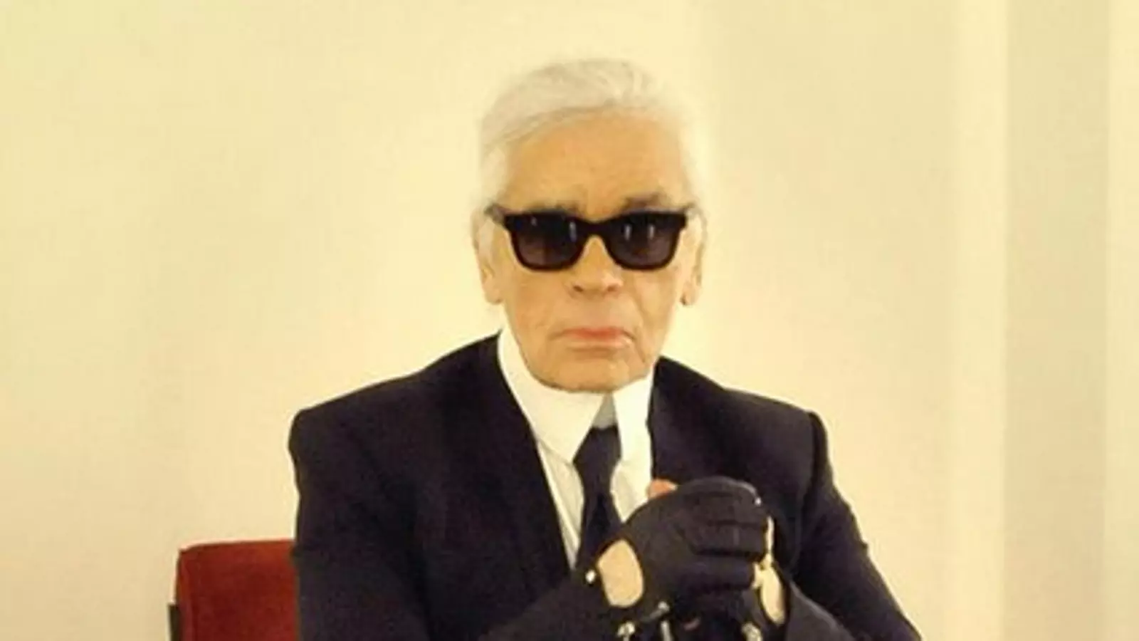 Karl Lagerfeld a la seva oficina el 2010