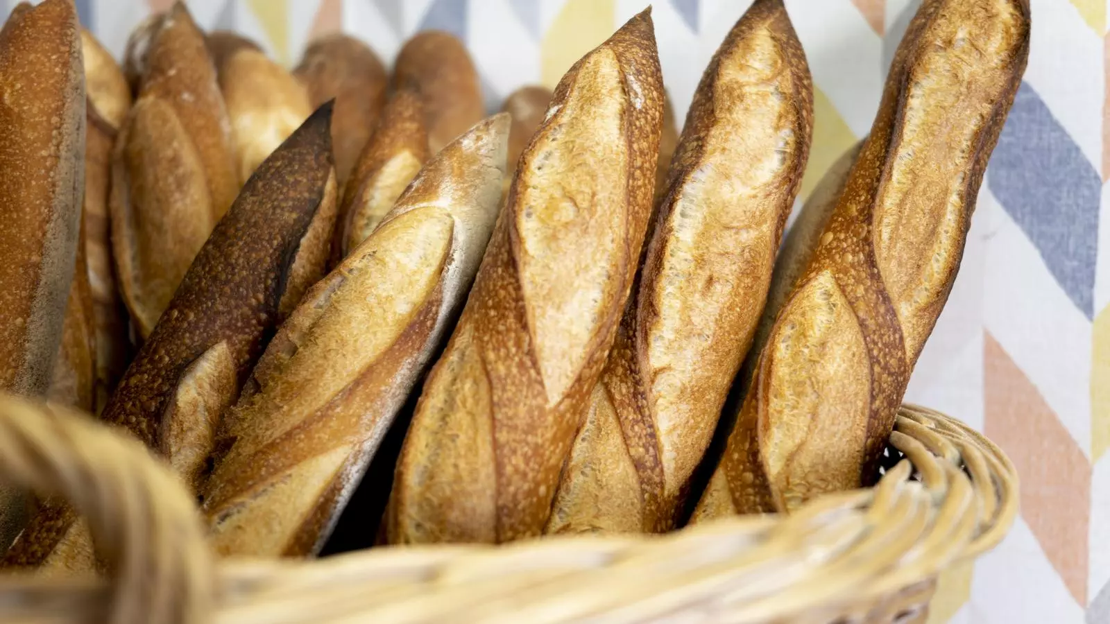 Barres de pa sortides del forn