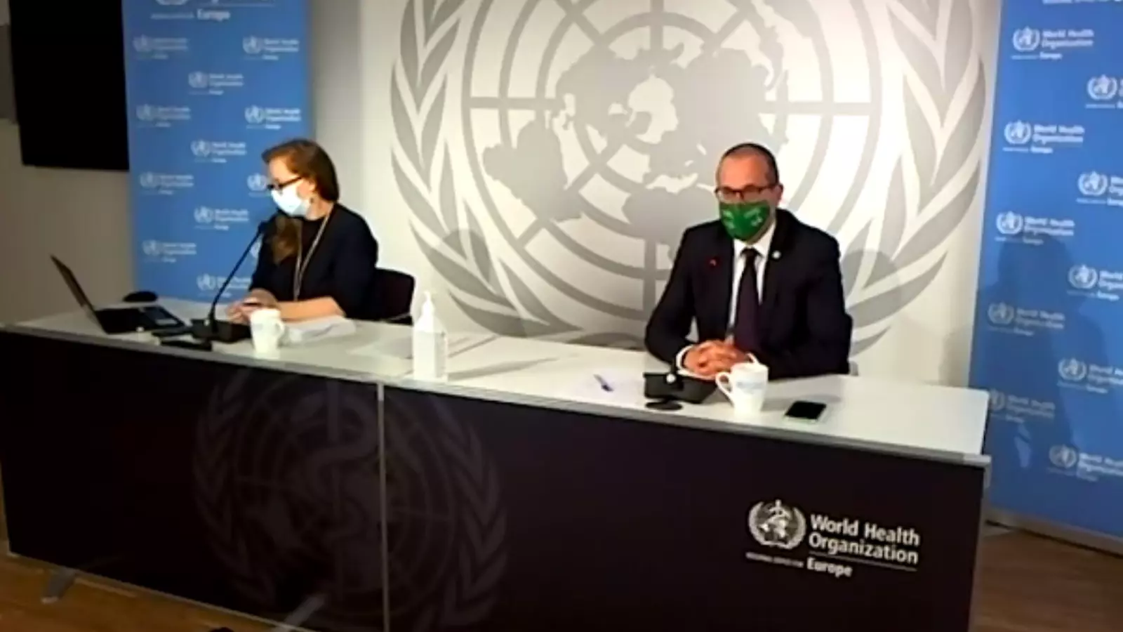 Un moment de la conferència de premsa virtual de l'OMS per a Europa, que s'ha celebrat aquest dijous a Ginebra, amb la doctora Catherine Smallwood i el director regional, Hans Kluge