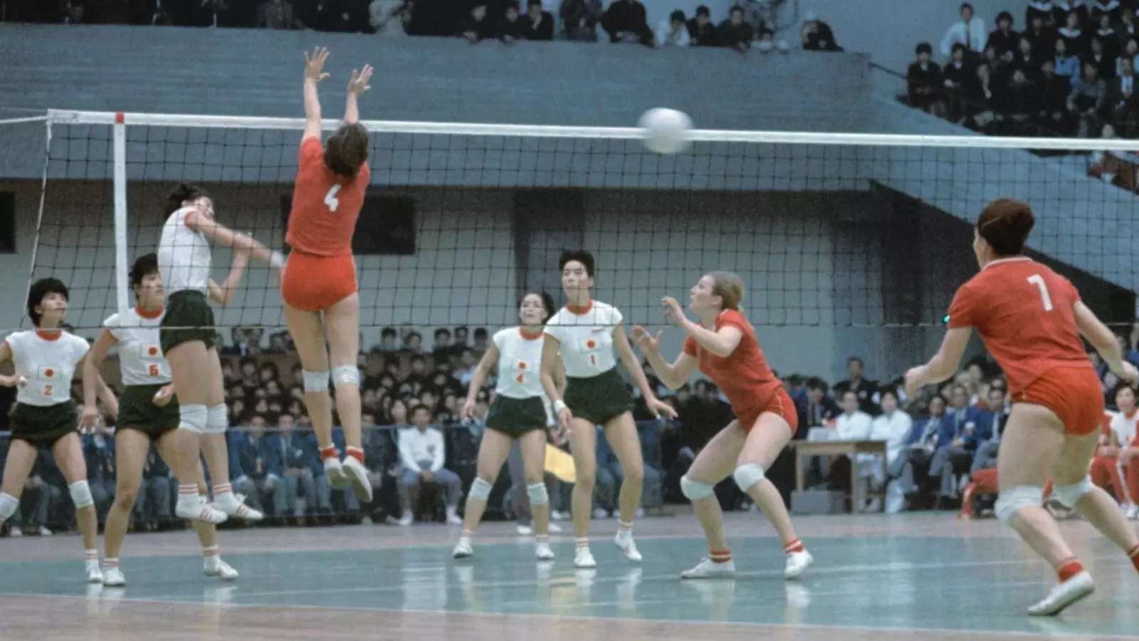 La final del torneo de voleibol del 1964 entre el Japón y la URSS
