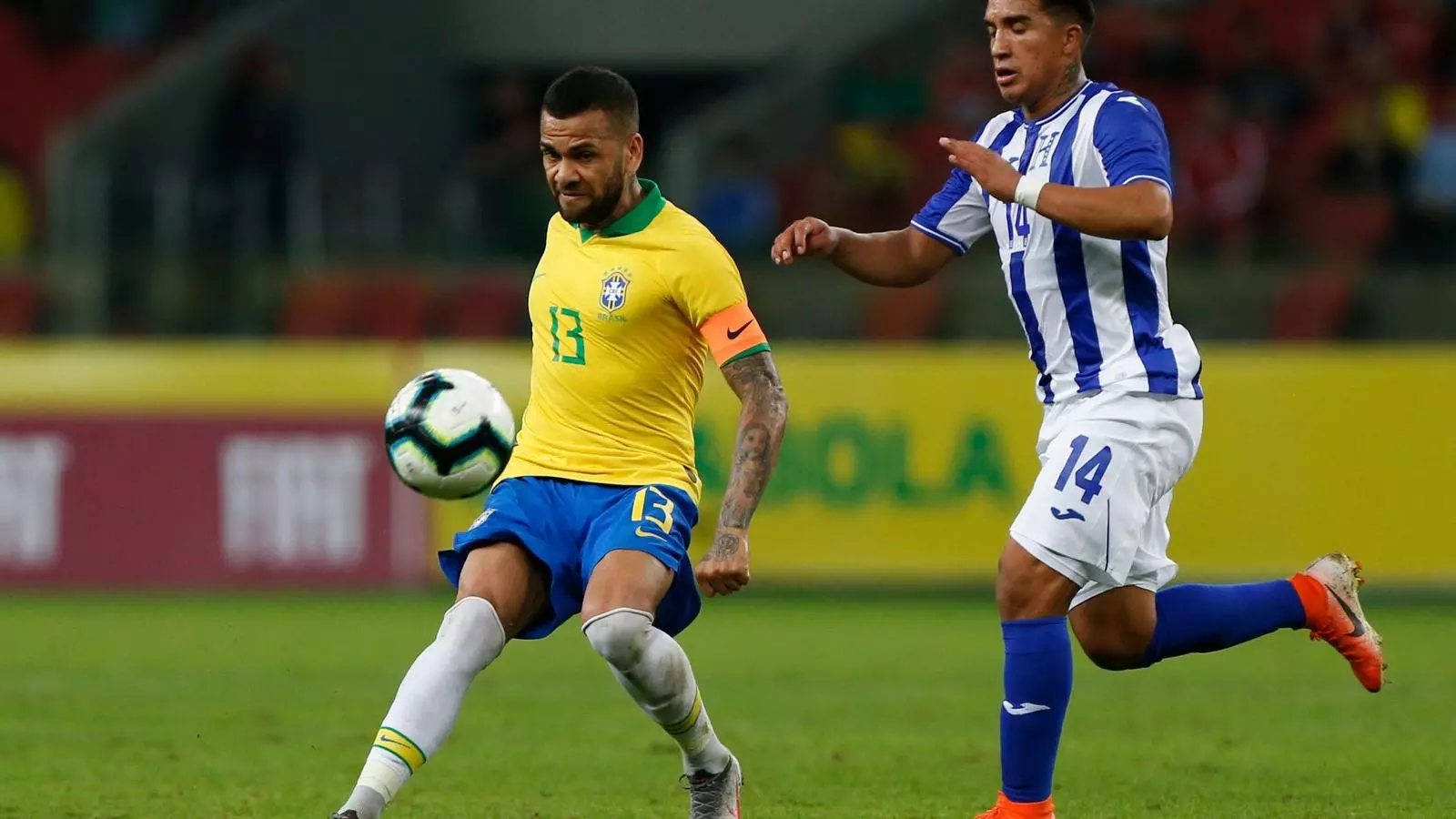 Dani Alves ha agafat la capitania de la selecció als seus 36 anys