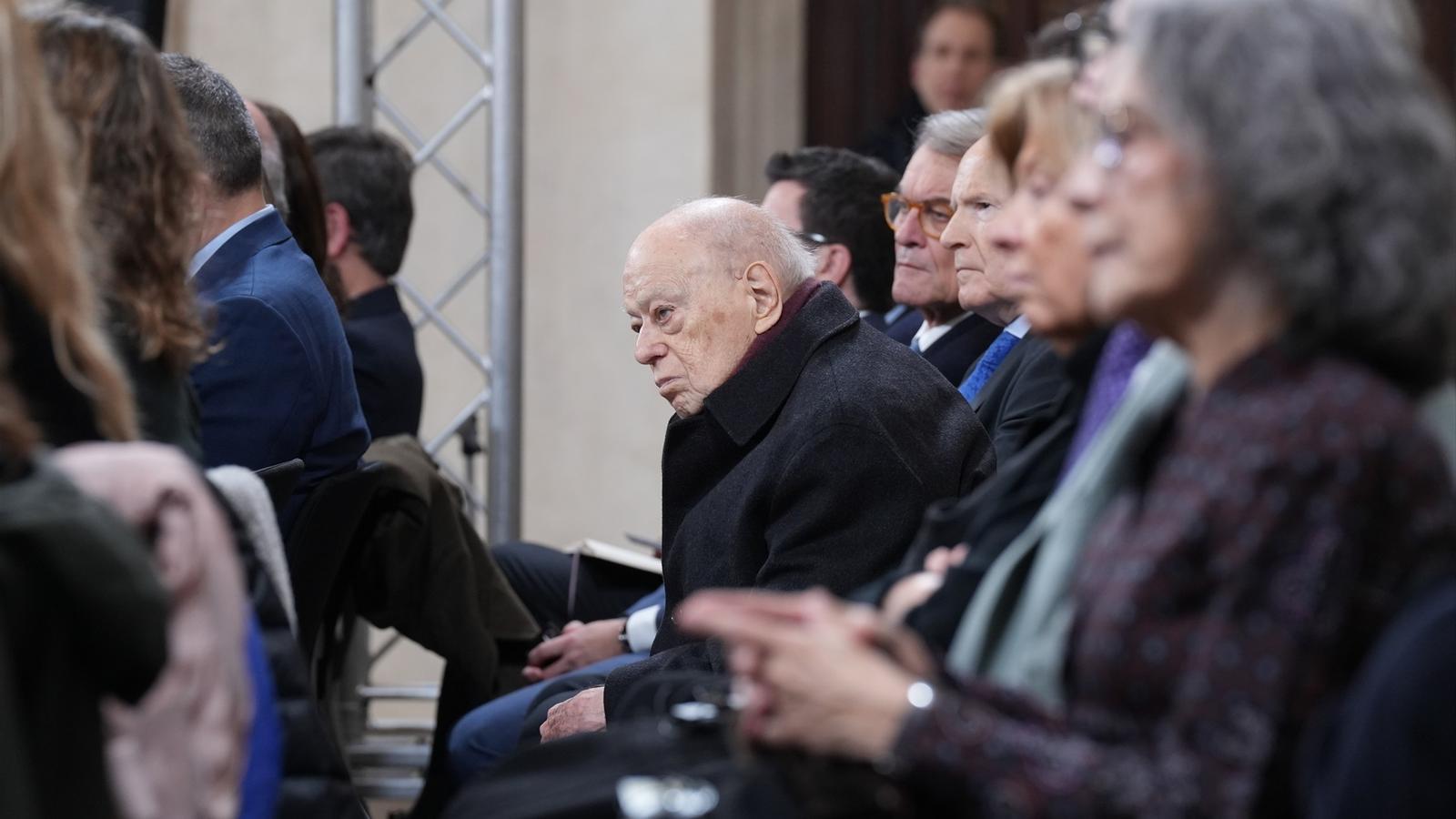 Jordi Pujol asiste a la entrega del 37º Premio Internacional Catalunya
