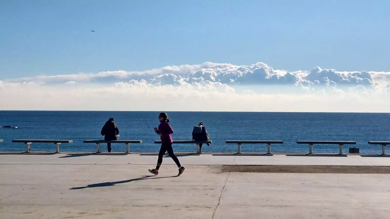 Aspecte de la platja del Bogatell a finals de novembre