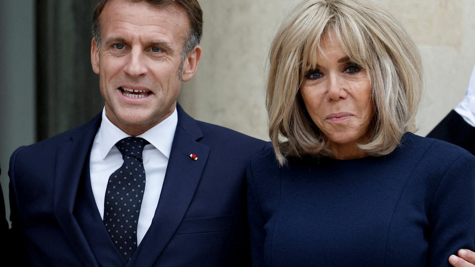 El copríncep Emmanuel Macron, acompanyat per la seva dona Brigitte Macron
