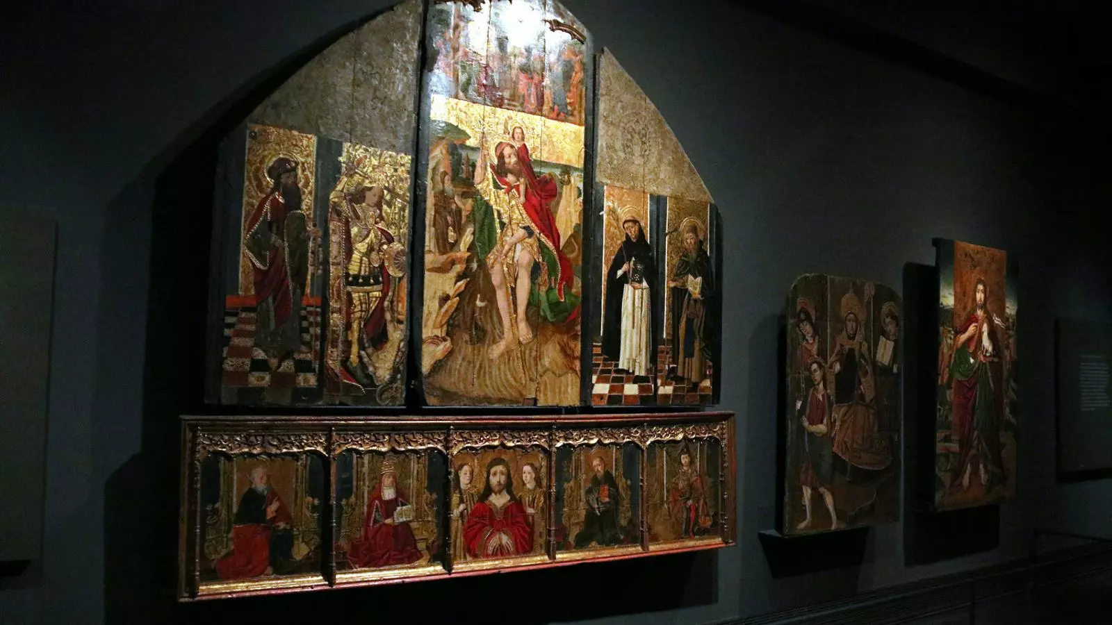 Tres de les obres de la Franja exposades al Museu de Lleida.