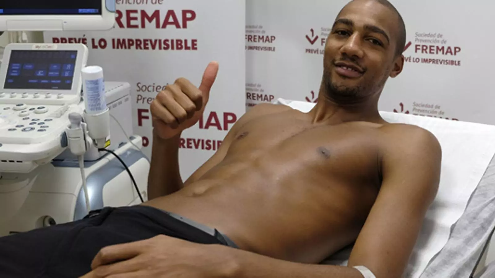 Steven N'Zonzi, passant la revisió mèdica amb el Sevilla / SEVILLAFC.ES