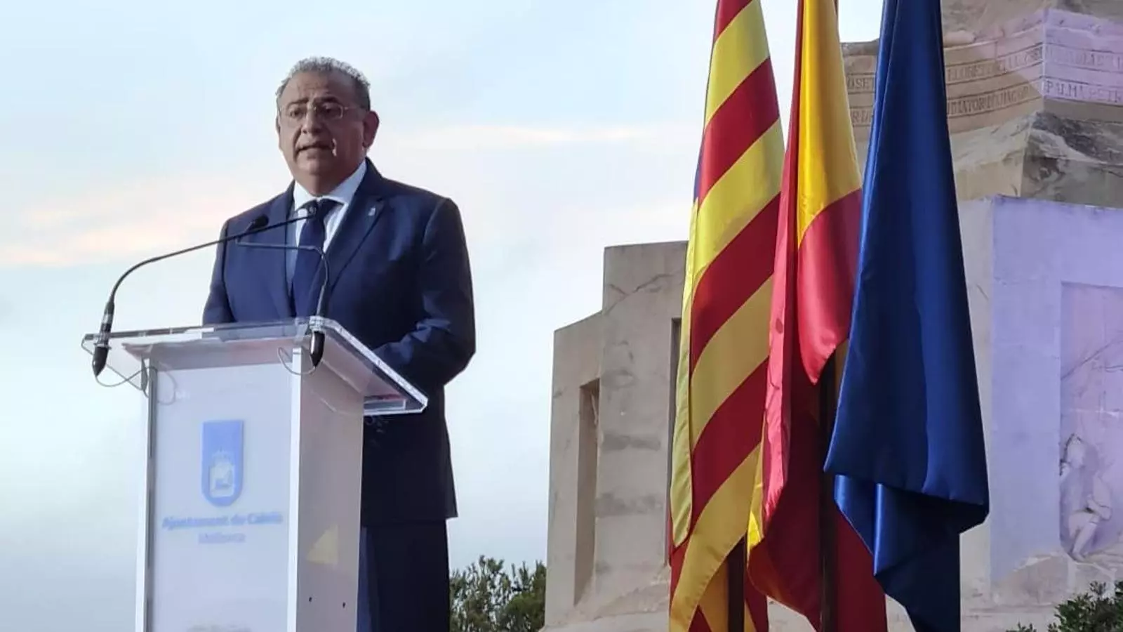 El batle de Calvià, Alfonso Rodríguez, fent el discurs en l'acte commemoratiu del 793 aniversari del desembarcament.