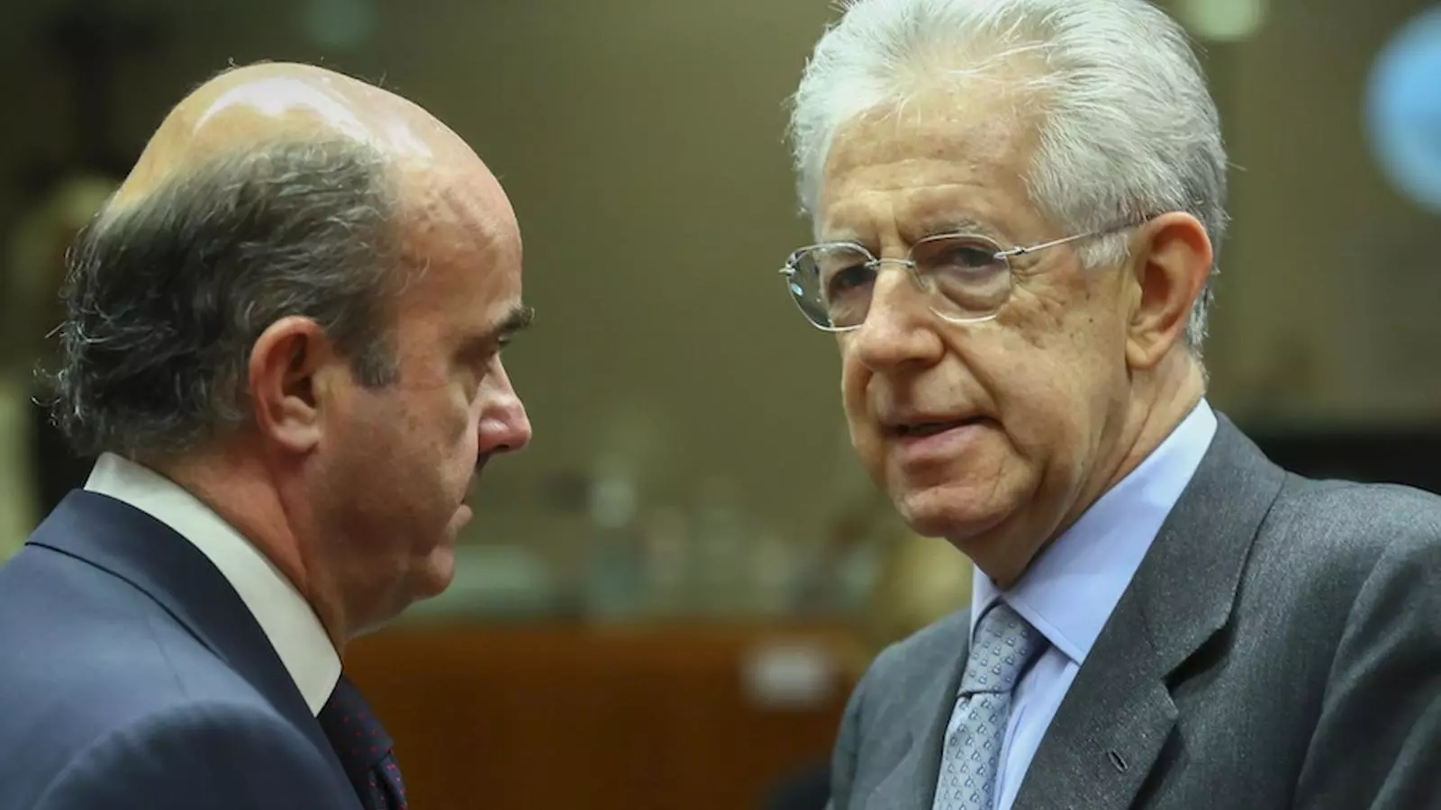 Luis de Guindos i Mario Monti, abans de l'Ecofin del 10 de juliol / EFE