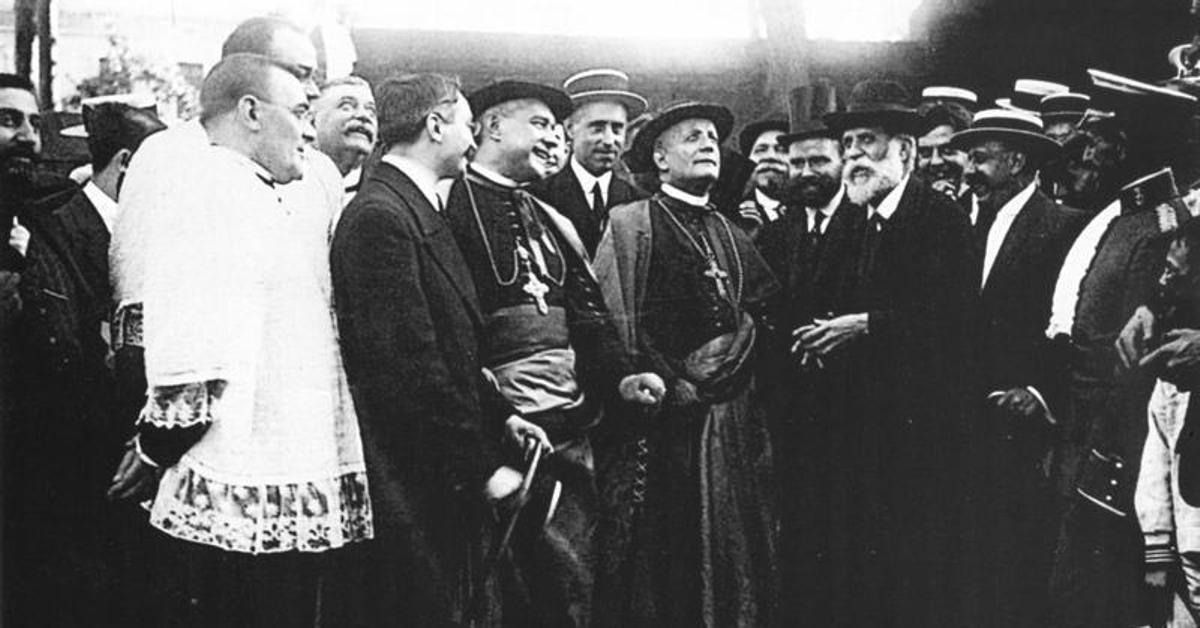 Que la Sagrada Família té en si mateixa una forta càrrega política ho ha demostrat aquesta mateixa setmana la polèmica sobre l'ús del català en la benedicció de la t...