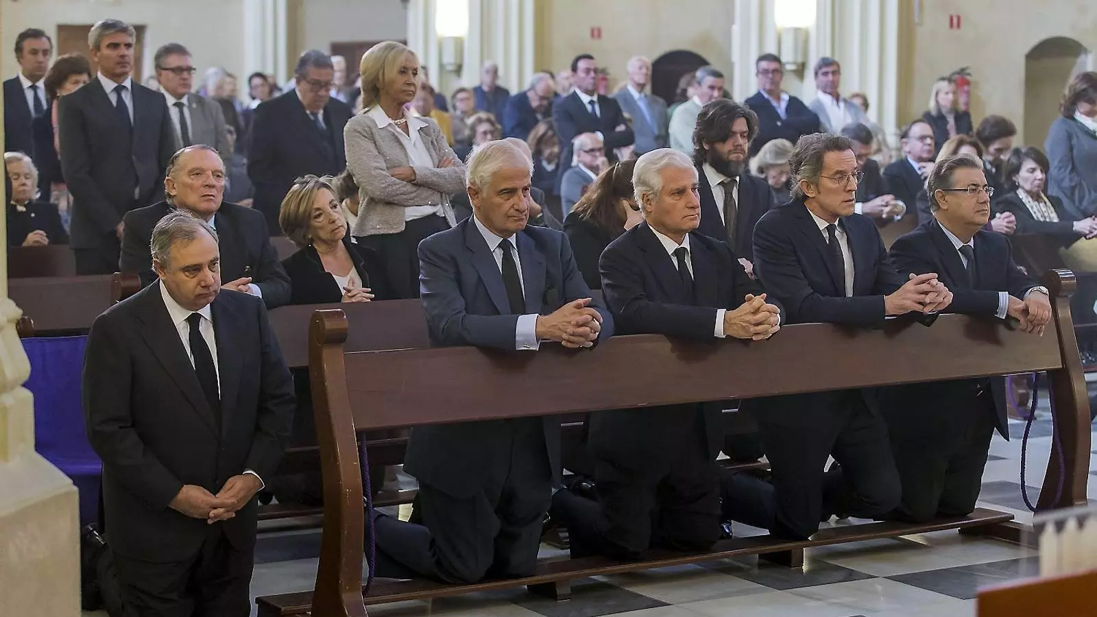 Fernando Martínez de Irujo, Alfonso Martínez de Irujo i Carlos Fitz-James Stuart, fills de la duquessa d’Alba; Alfonso Díez, viudo, i Juan Ignacio Zoido, exalcalde de Sevilla.
