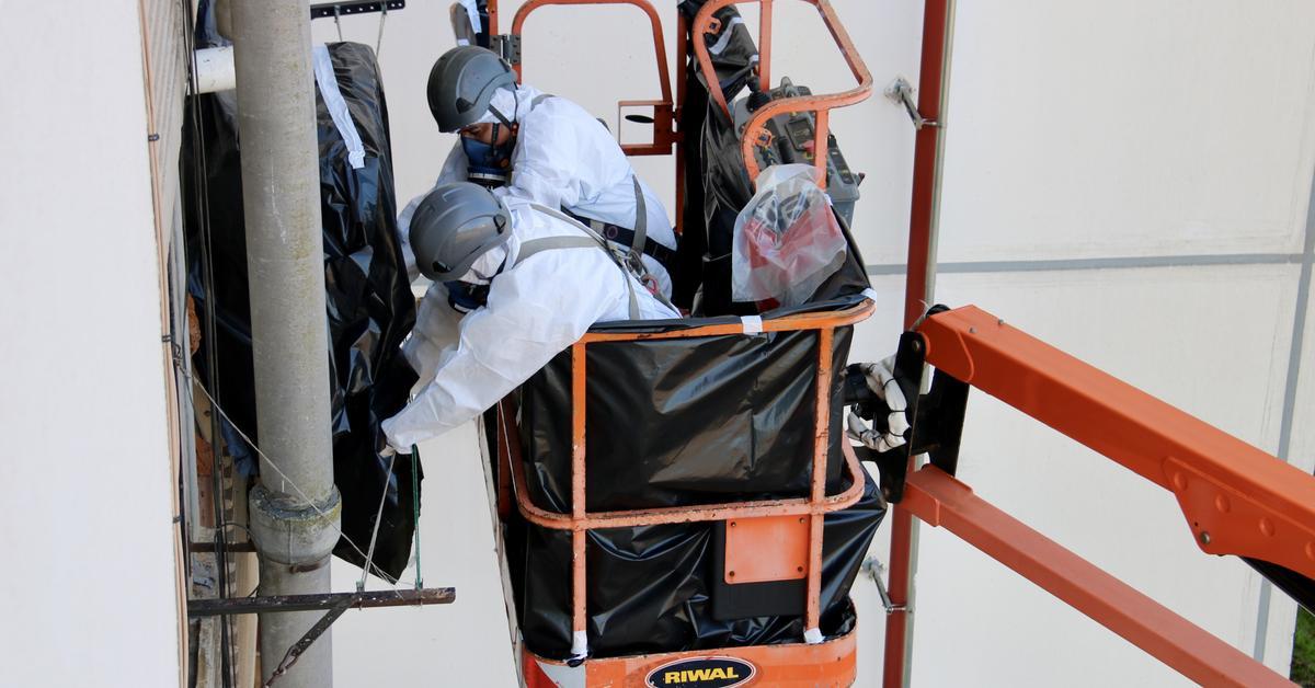 Badia del Vallès removes asbestos from apartment blocks