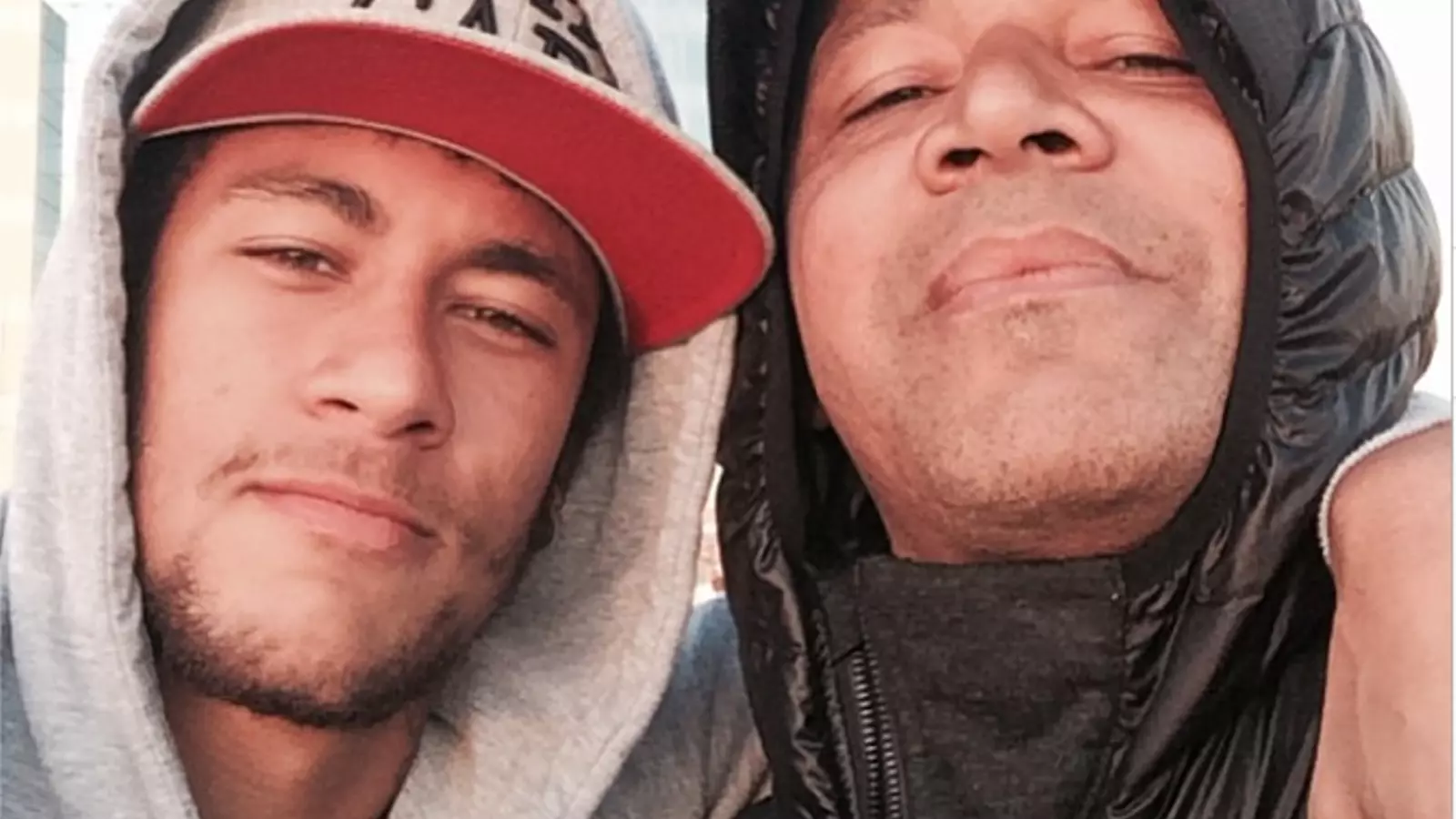 Neymar ha penjat una fotografia a Instagram acompanyat del seu pare