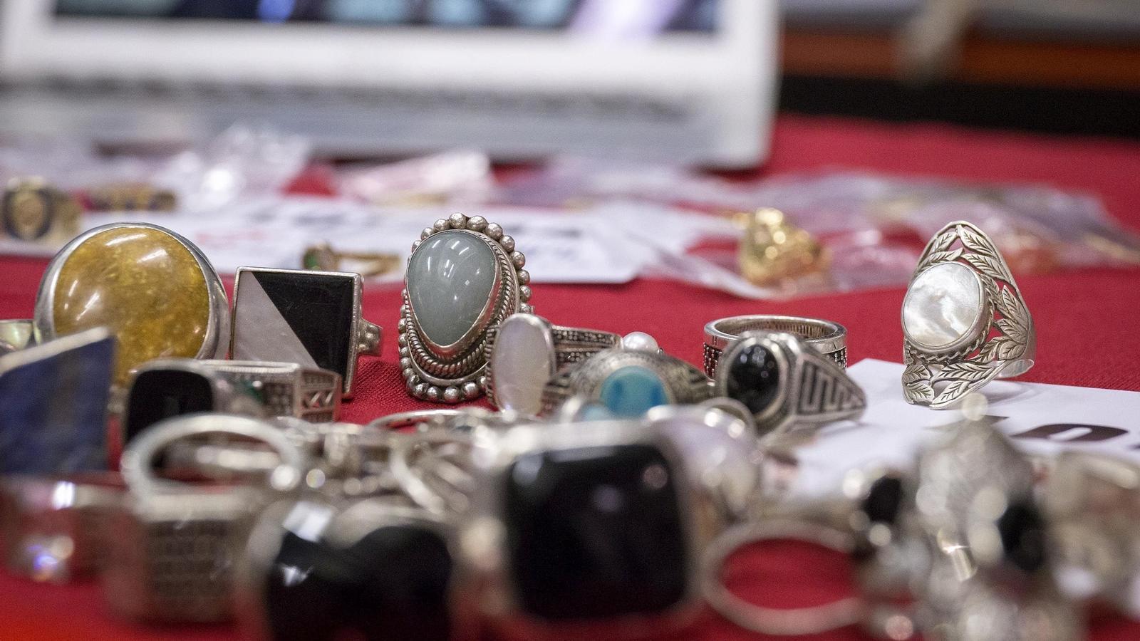Joyas diversas.