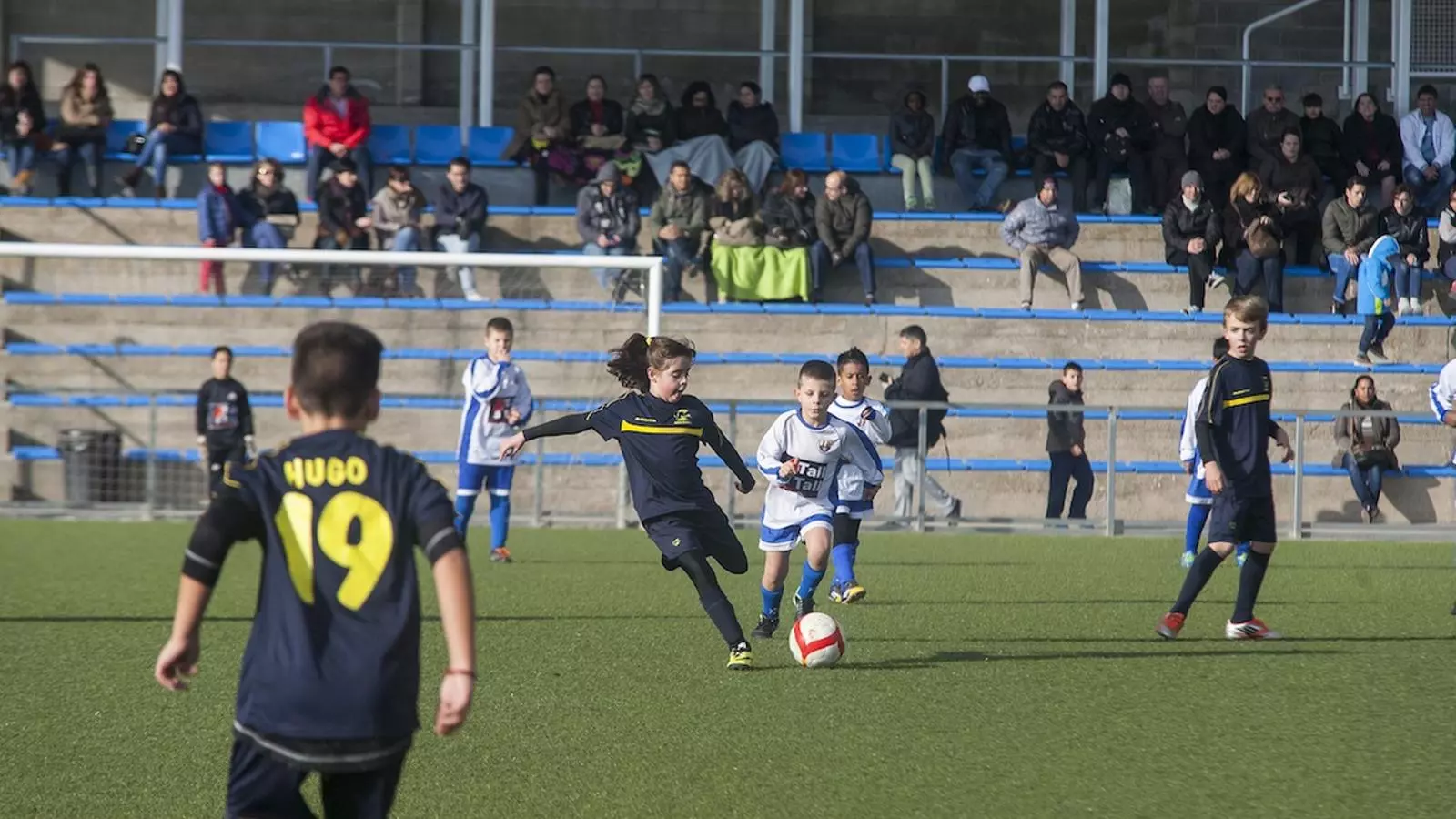Un instant d'un partit de futbol de base / MARC ROVIRA