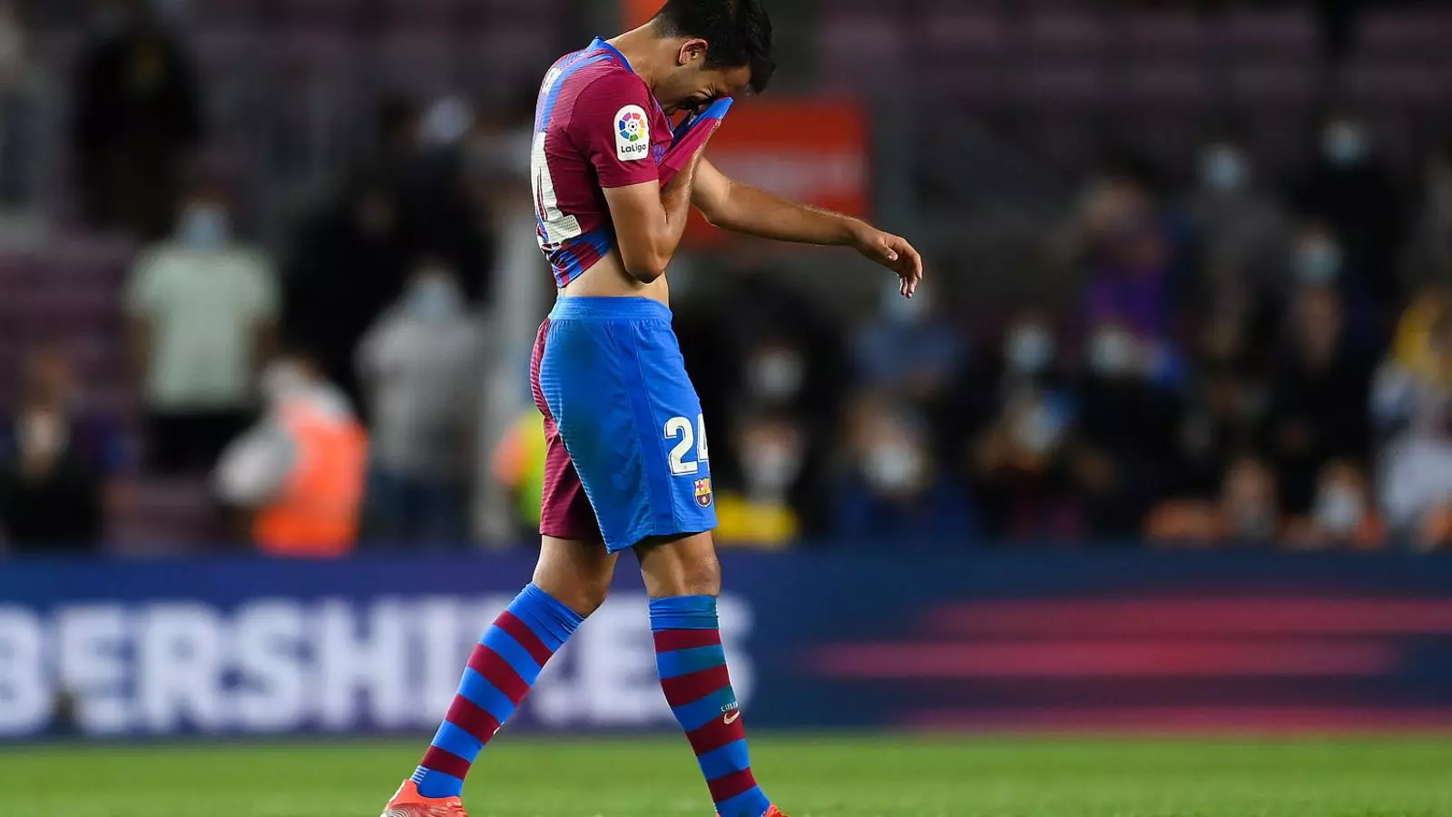 Eric se hizo daño al dicho pulgar de la mano derecha contra el Celta.