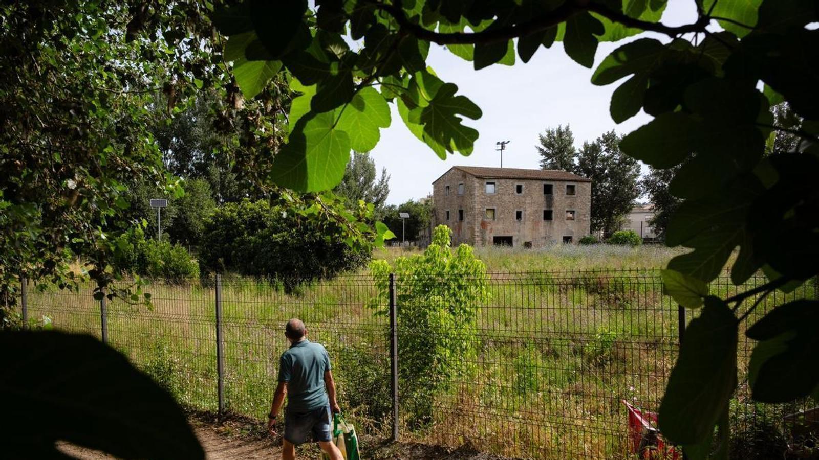 The farmhouse between Girona and Salt where about twenty African youths live in very precarious conditions.