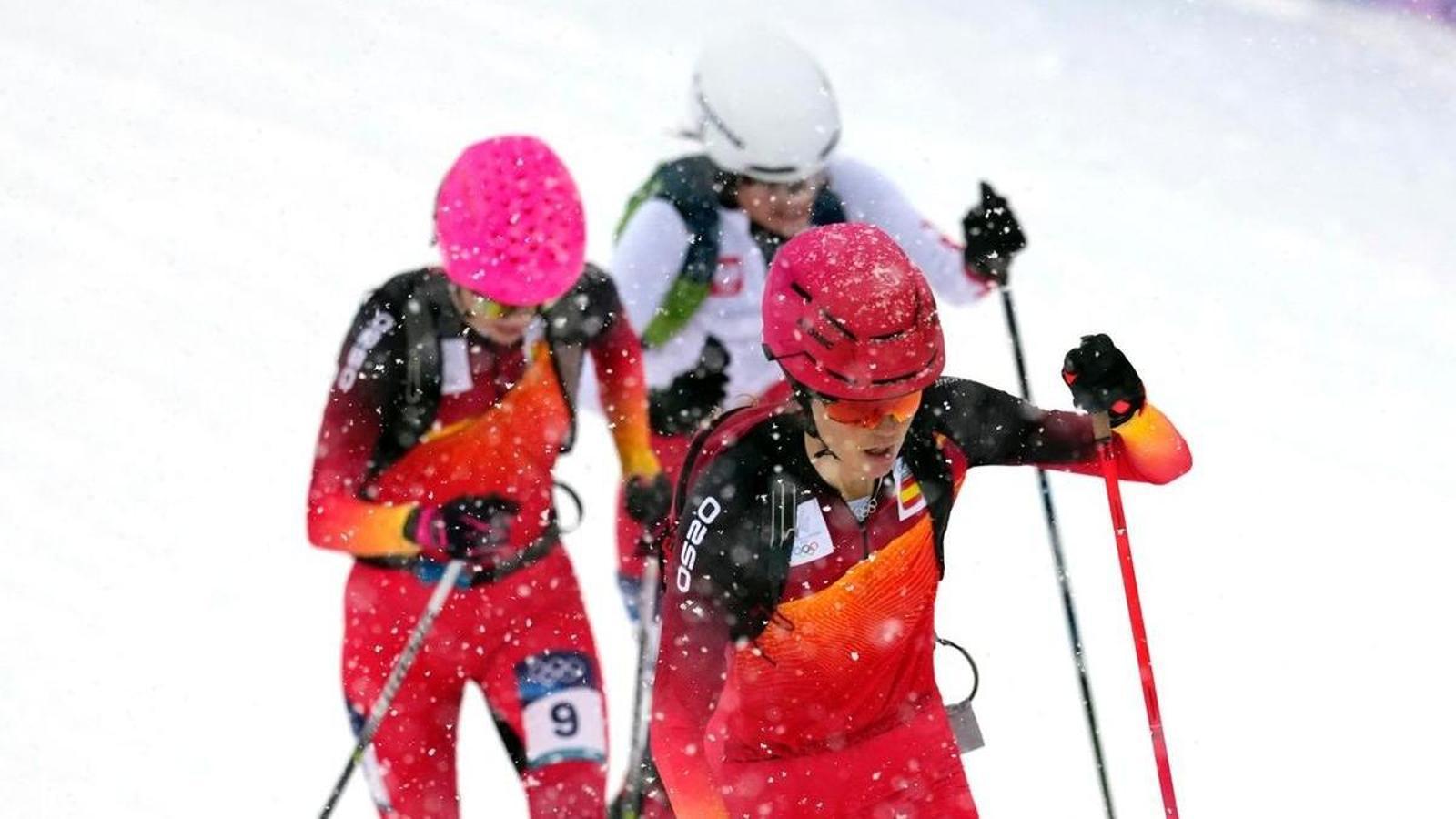 Maria Costa and Ana Alonso, during the ski mountaineering semifinals at the Games