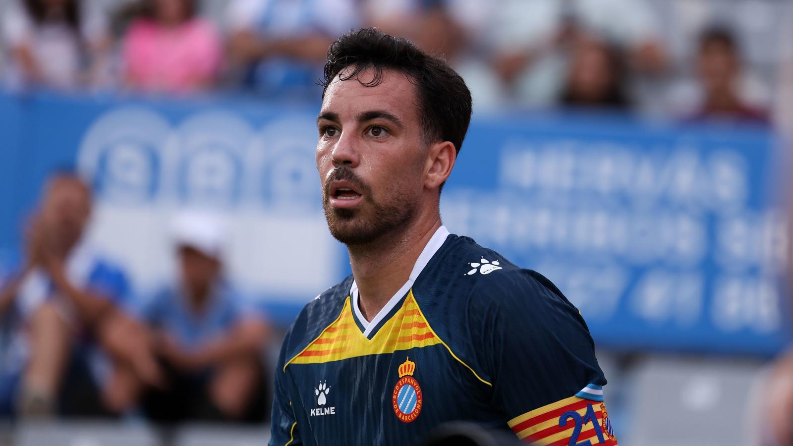 Captain Edu Expósito wearing the Espanyol flag shirt during the Copa Catalunya final.