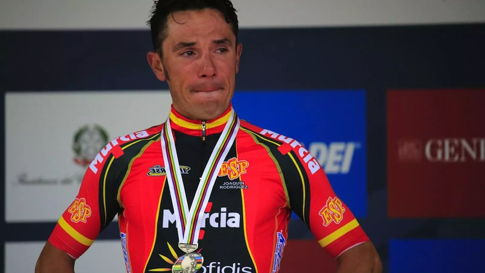 Joaquim 'Purito' Rodríguez, plorant al podi amb la medalla de plata del Mundial