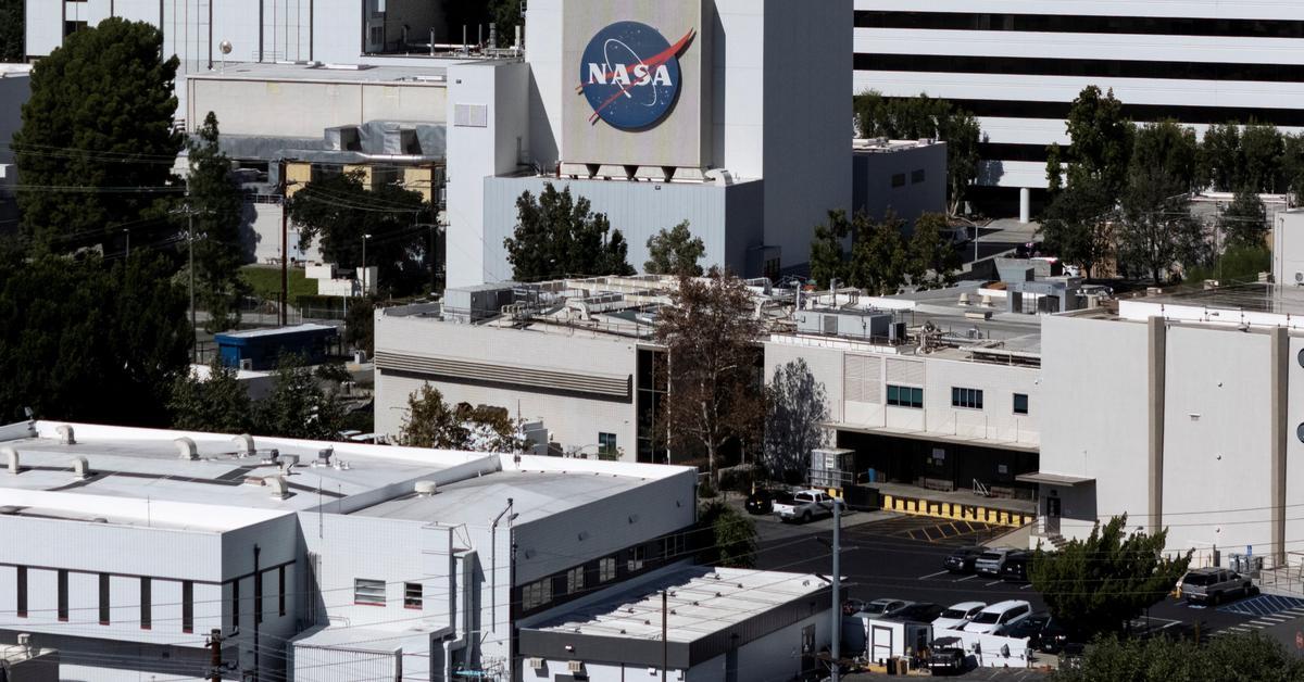 Elon Musk vs NASA: Space Race Intensifies