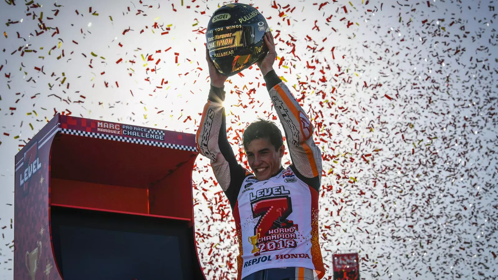 Marc Márquez, celebrant el títol de campió del món