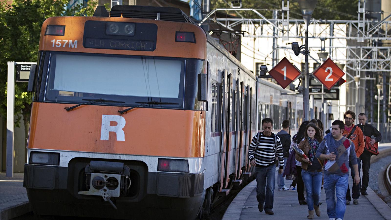 THE PARALYSIS THAT DOES NOT STOP THE TRAINS BUT DOES STOP THE IMPROVEMENTS TO THE NETWORK
The phrase most repeated by the political and technical officials of the Generalitat and the State regarding Renfe is that the open discrepancy does not stop the trains, which depart with more or fewer incidents, as is usual in Catalonia. But, without a new program contract and with the current transfer model, the improvement of the network remains stopped.