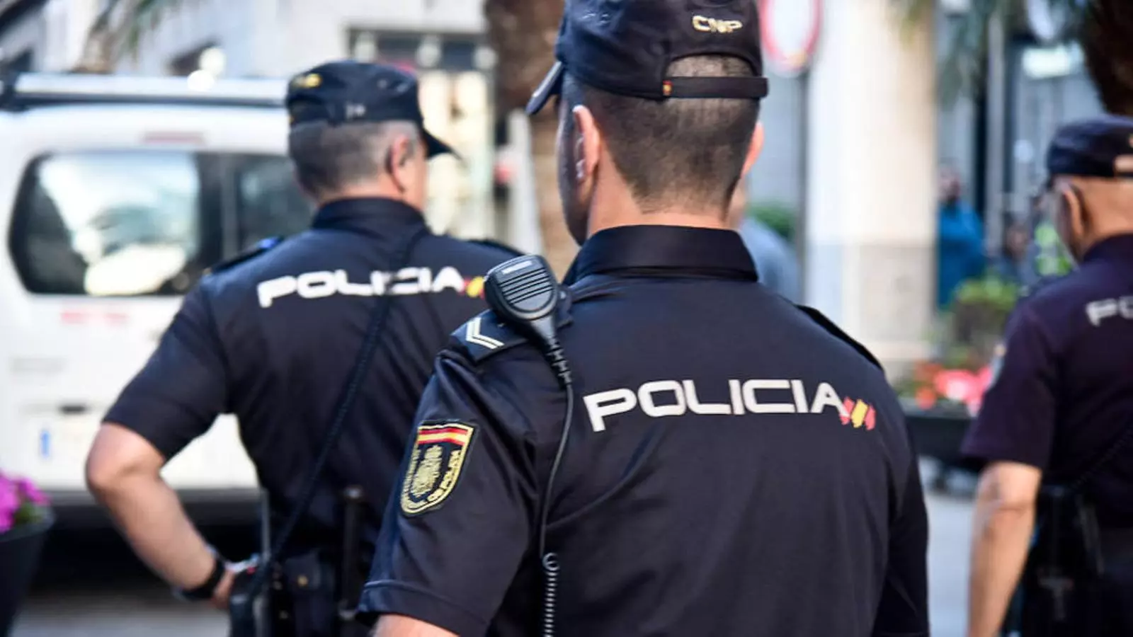 Agents de la Policia Nacional patrullant.