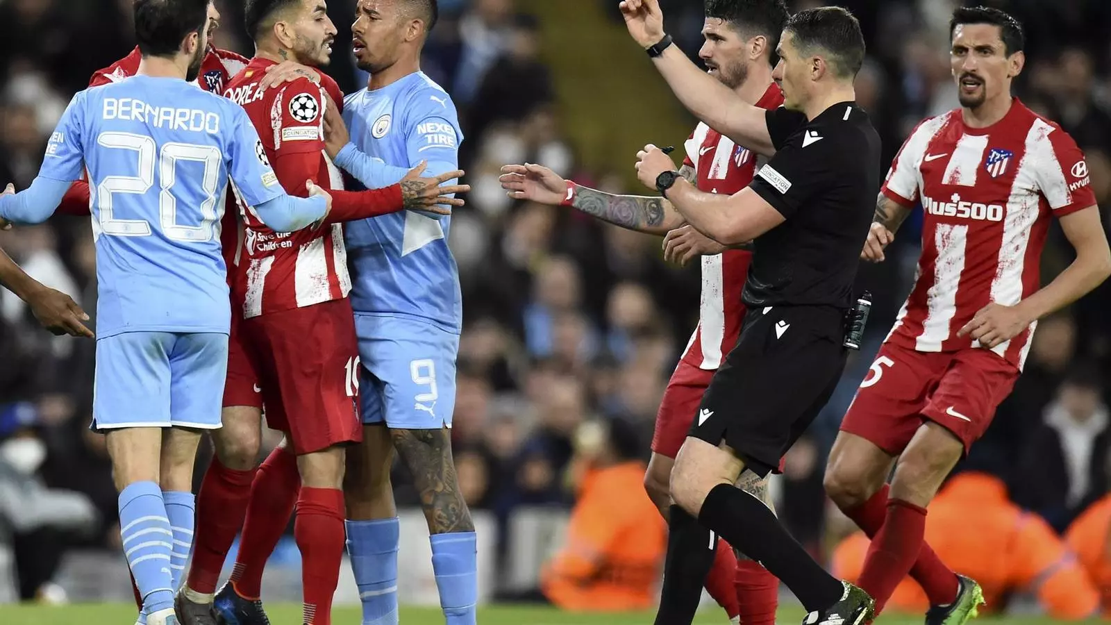 El Manchester City aconsegueix fer caure la defensa d'un Atlètic ultradefensiu (1-0)