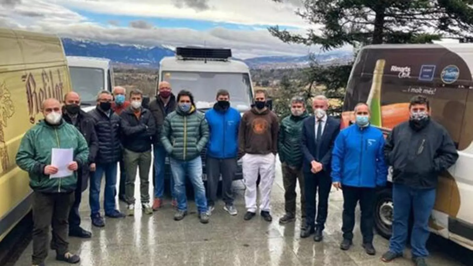 Distribuïdors de Cerdanya concentrats a Puigcerdà (ACN-cedida)