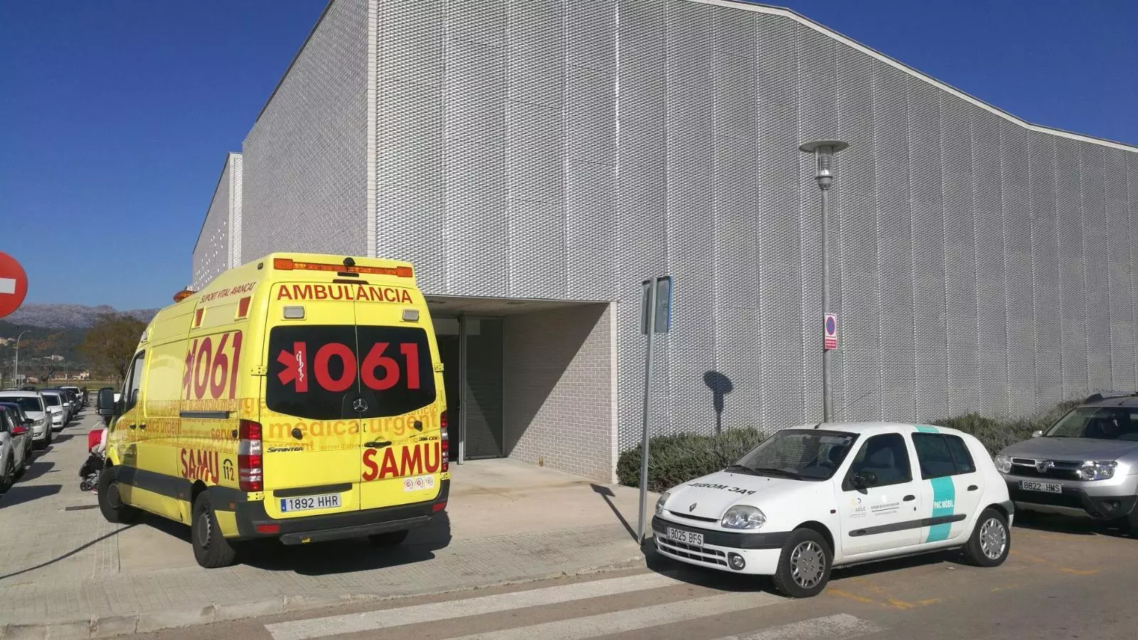 Imatge de l'ambulància que ha acompanyat el ferit fins el PAC