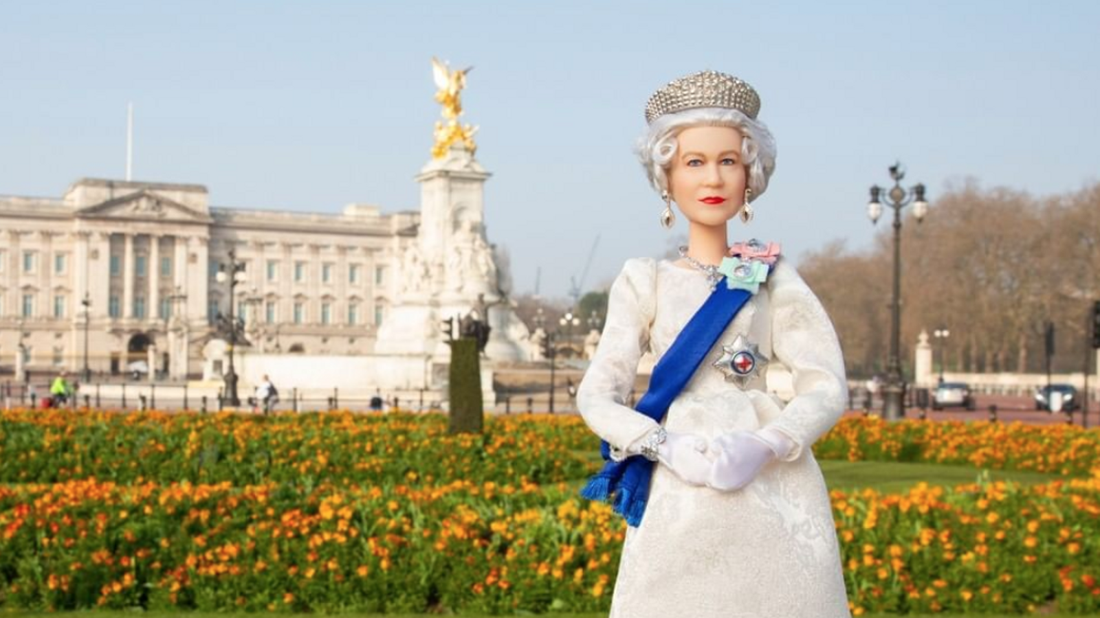 Mattel homenatja la reina Isabel II amb una Barbie.