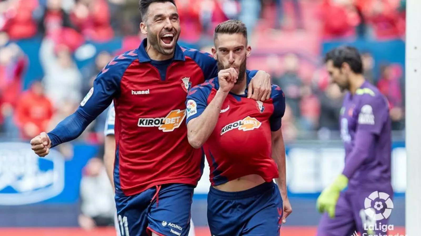 Roberto Torres celebra el gol de penal marcat contra l'Espanyol