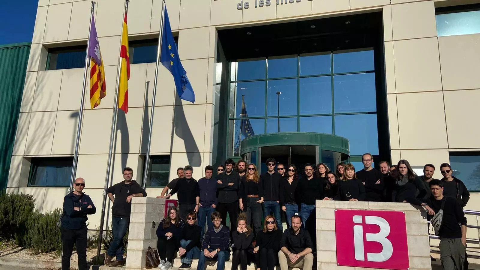 Protesta dels treballadors d'IB3 a les portes de l'ens públic