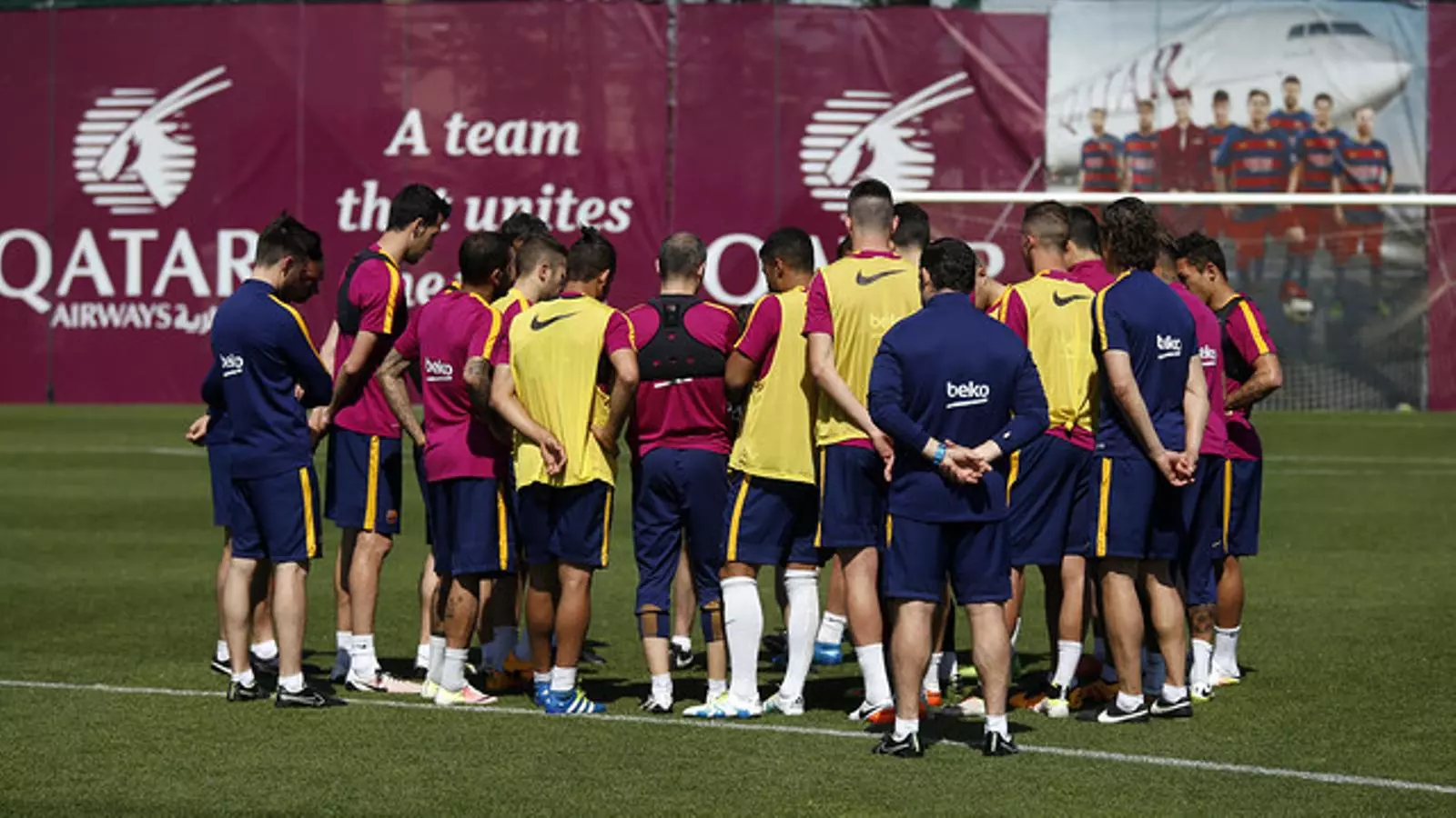 La plantilla del Barça en l'entrenament previ a viatjar a Riazor