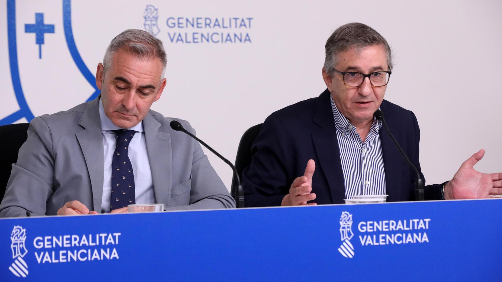 El consejero de Hacienda, José Antonio Rovira (a la izquierda de la imagen) durante su comparecencia este martes.