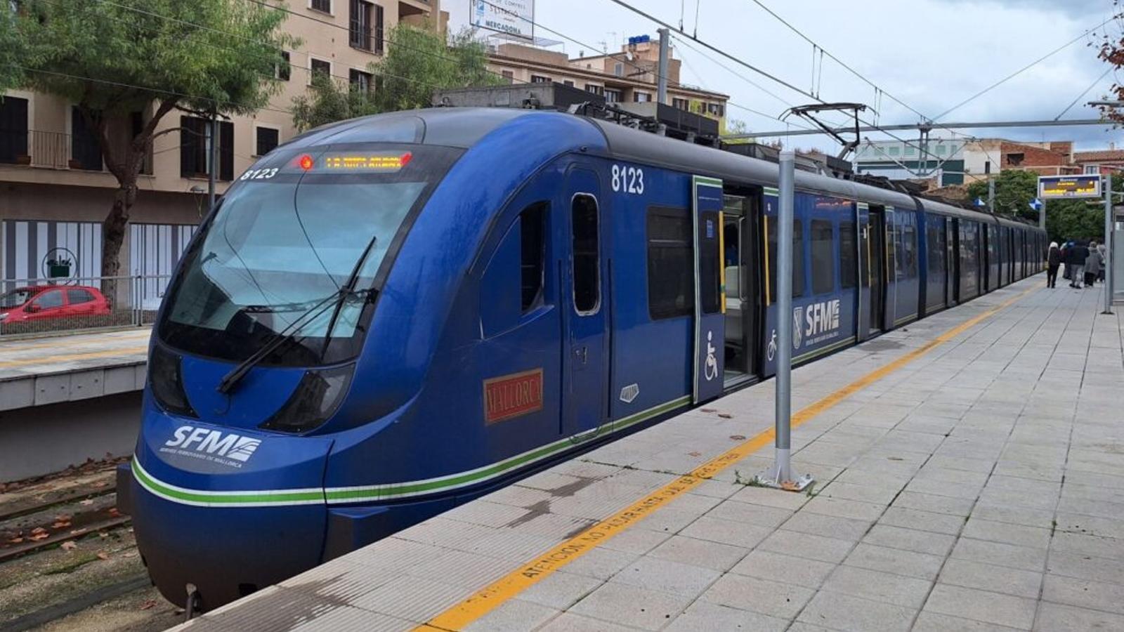 Tren a la estación de Manacor.