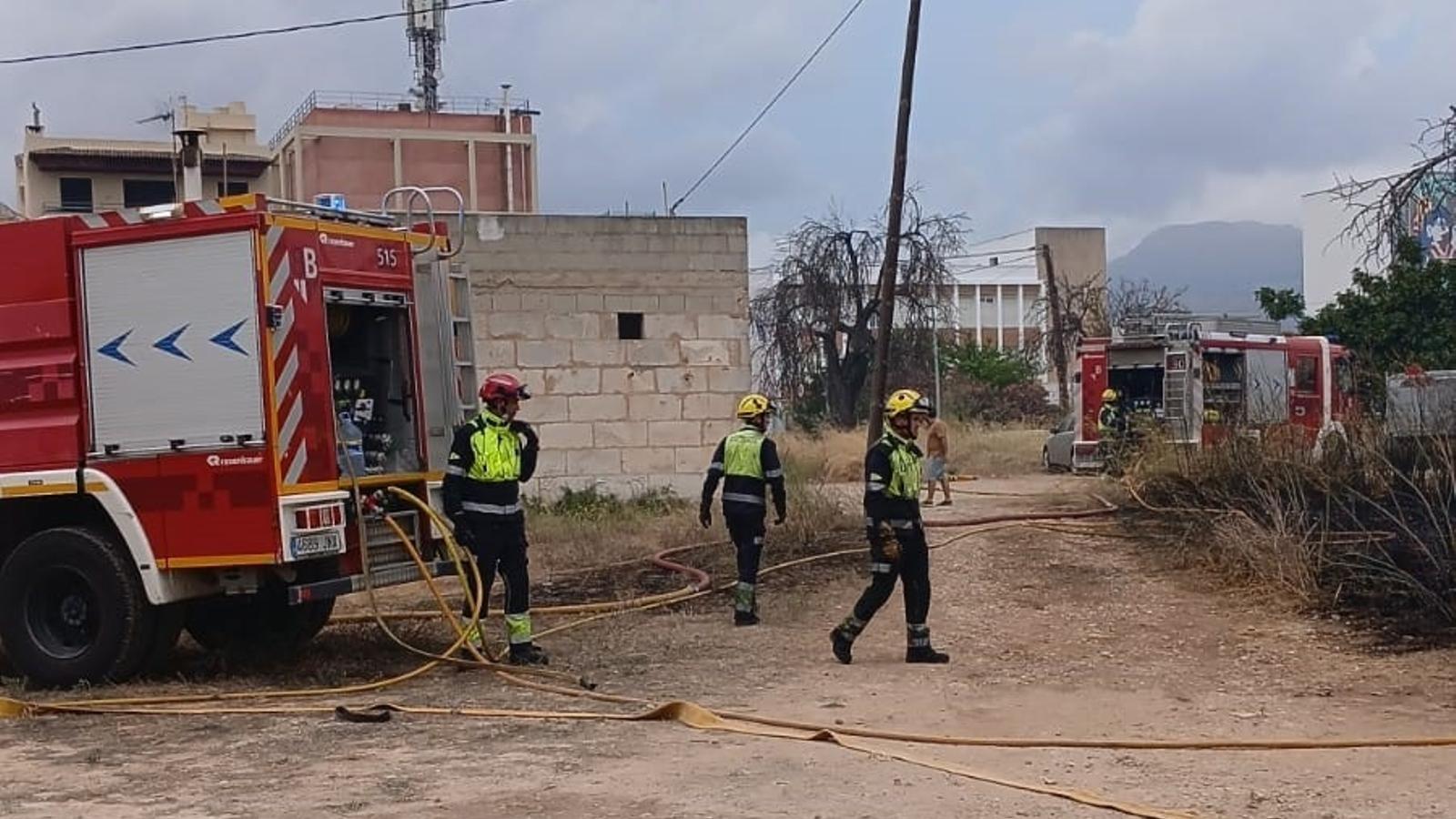 Firefighters during their work at the Inca fire