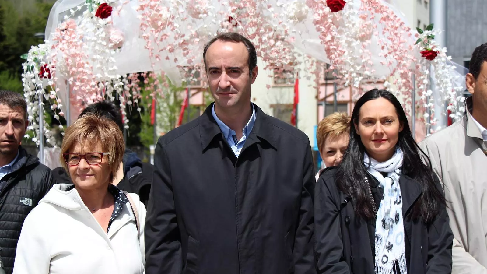 La subsíndica general, Meritxell Palmitjavila, el cònsol major de la Massana i president de Vallnord, David Baró, i la cònsol menor, Olga Molné, durant la inauguració d'Andoflora. / C. G.