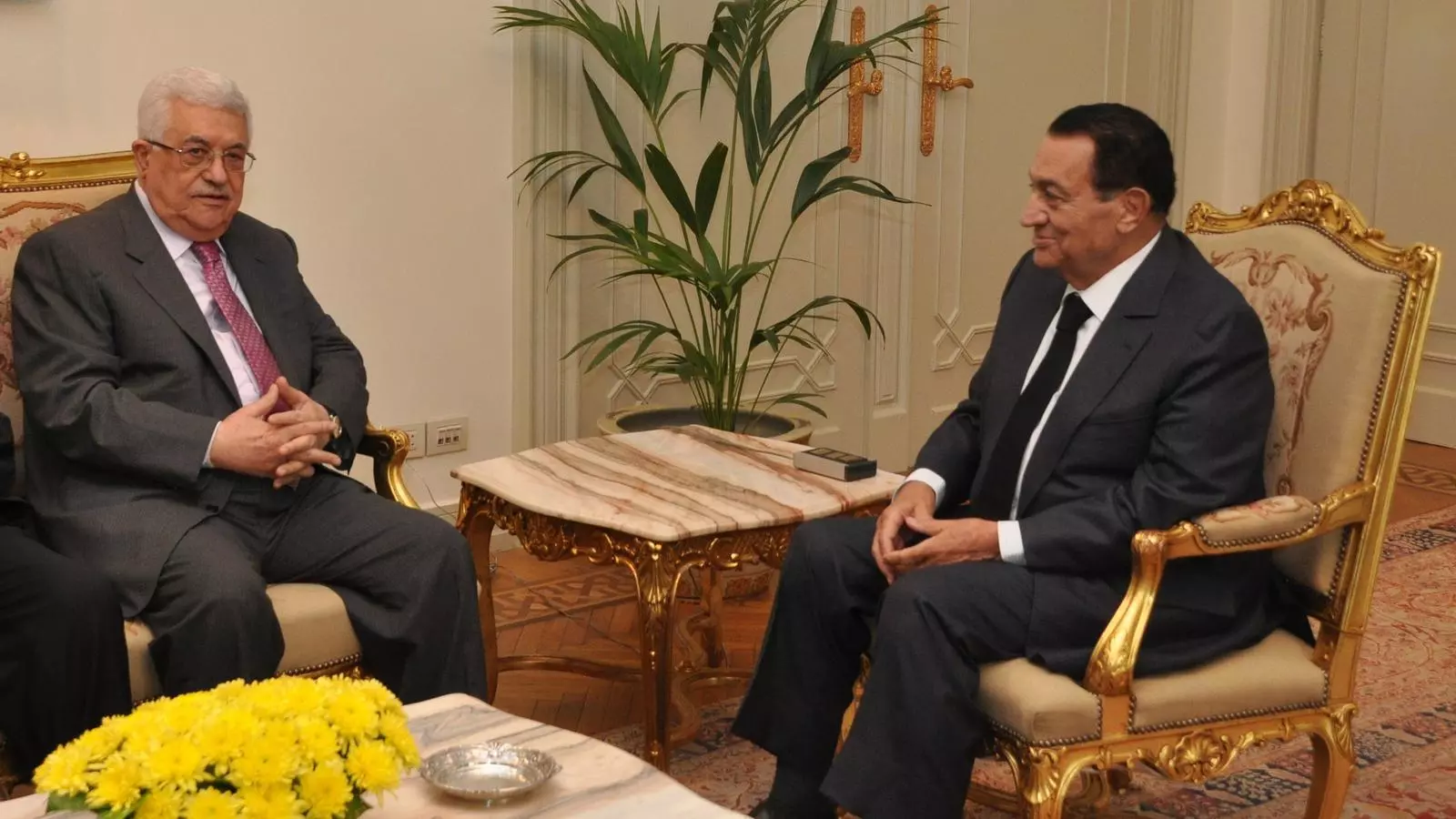 El president palestí, Mahmud Abbas, amb l'egipci Hosni Mubàrak.