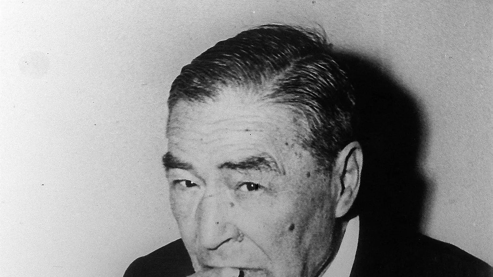 L’ESCRIPTOR JOSEP PLA EN UNA IMATGE DEL 1965 .