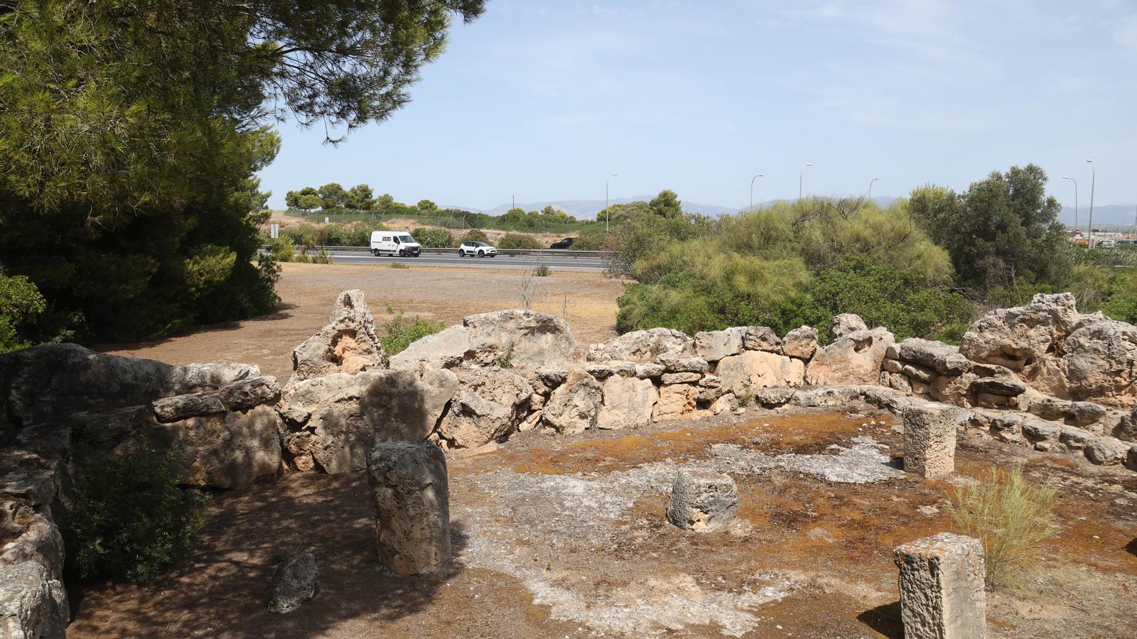 Son Oms was a large prehistoric complex, occupied and reused for centuries.