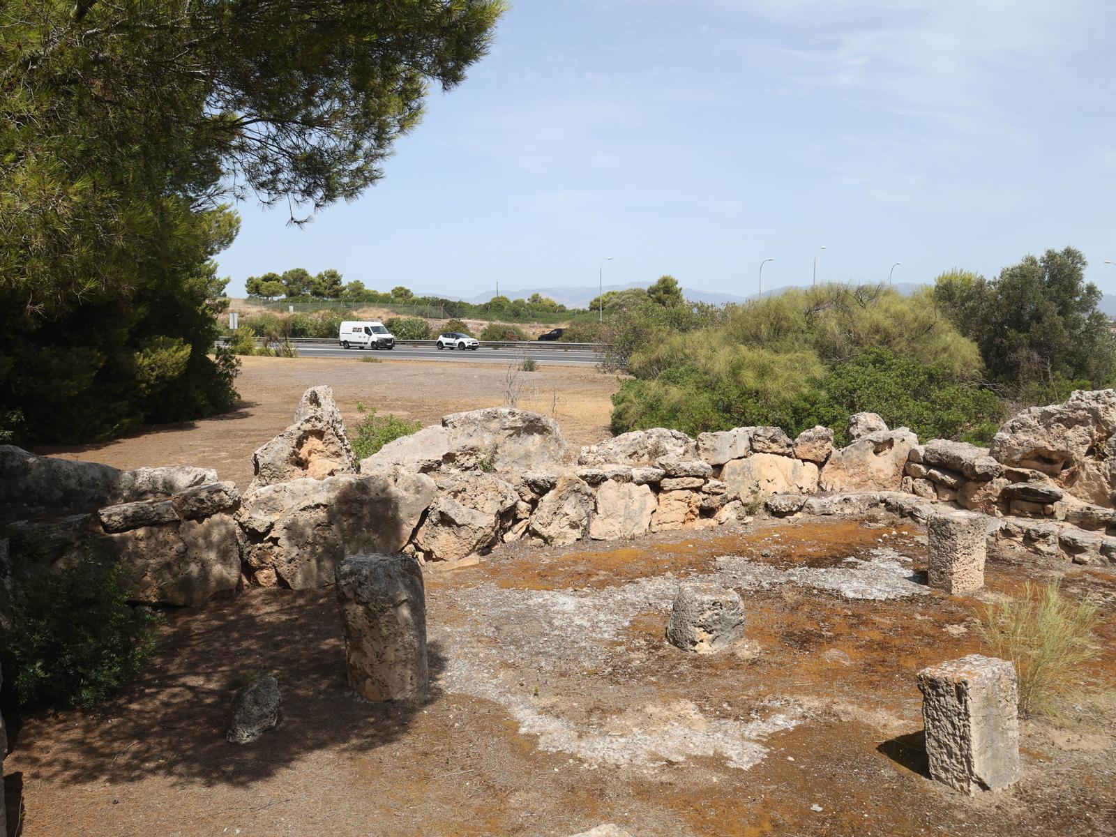 Son Oms era un gran complex prehistòric, ocupat i reutilitzat durant segles.
