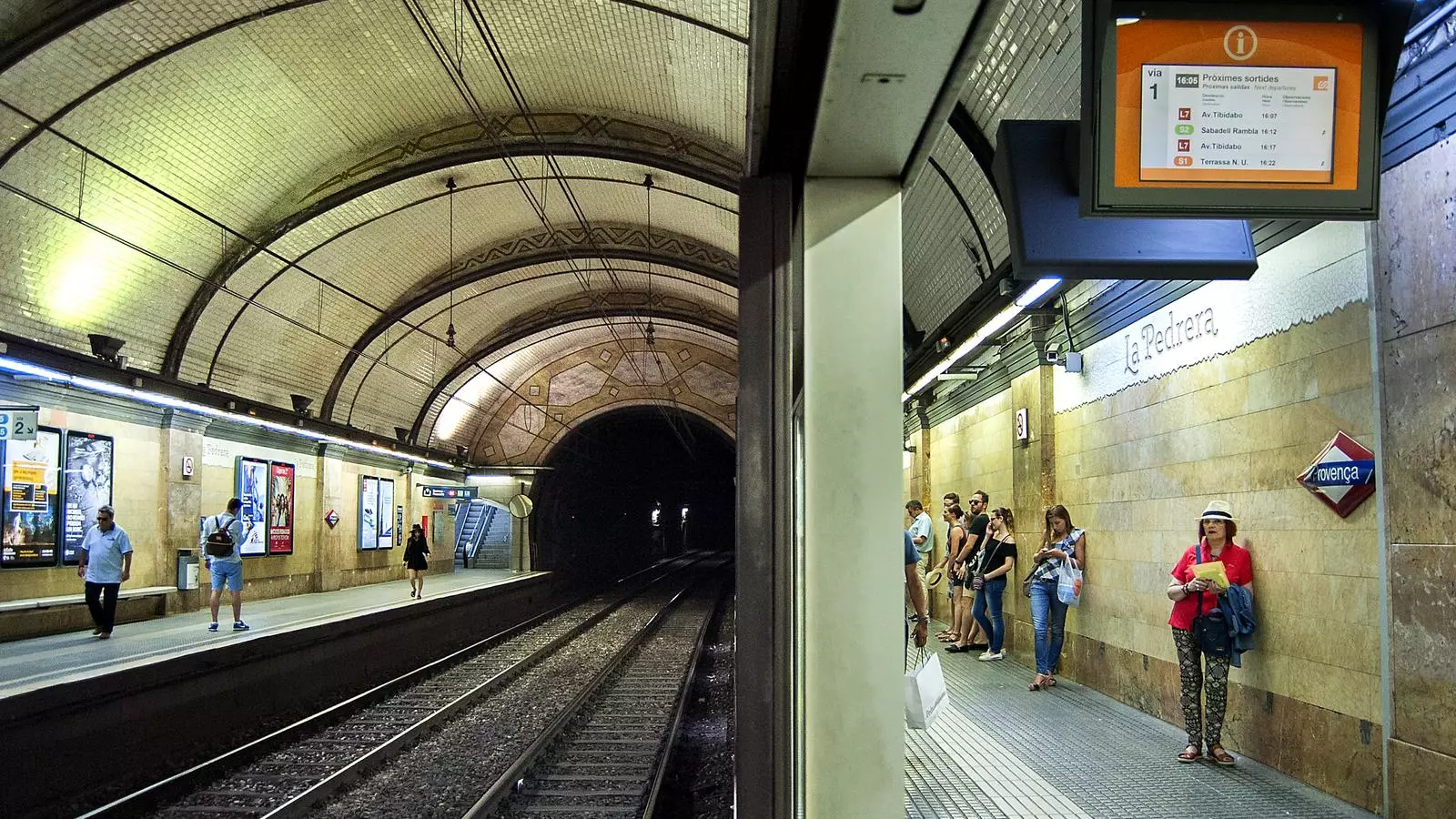 Les andanes de l'estació de Provença passaran a tenir 8 metres d'amplada