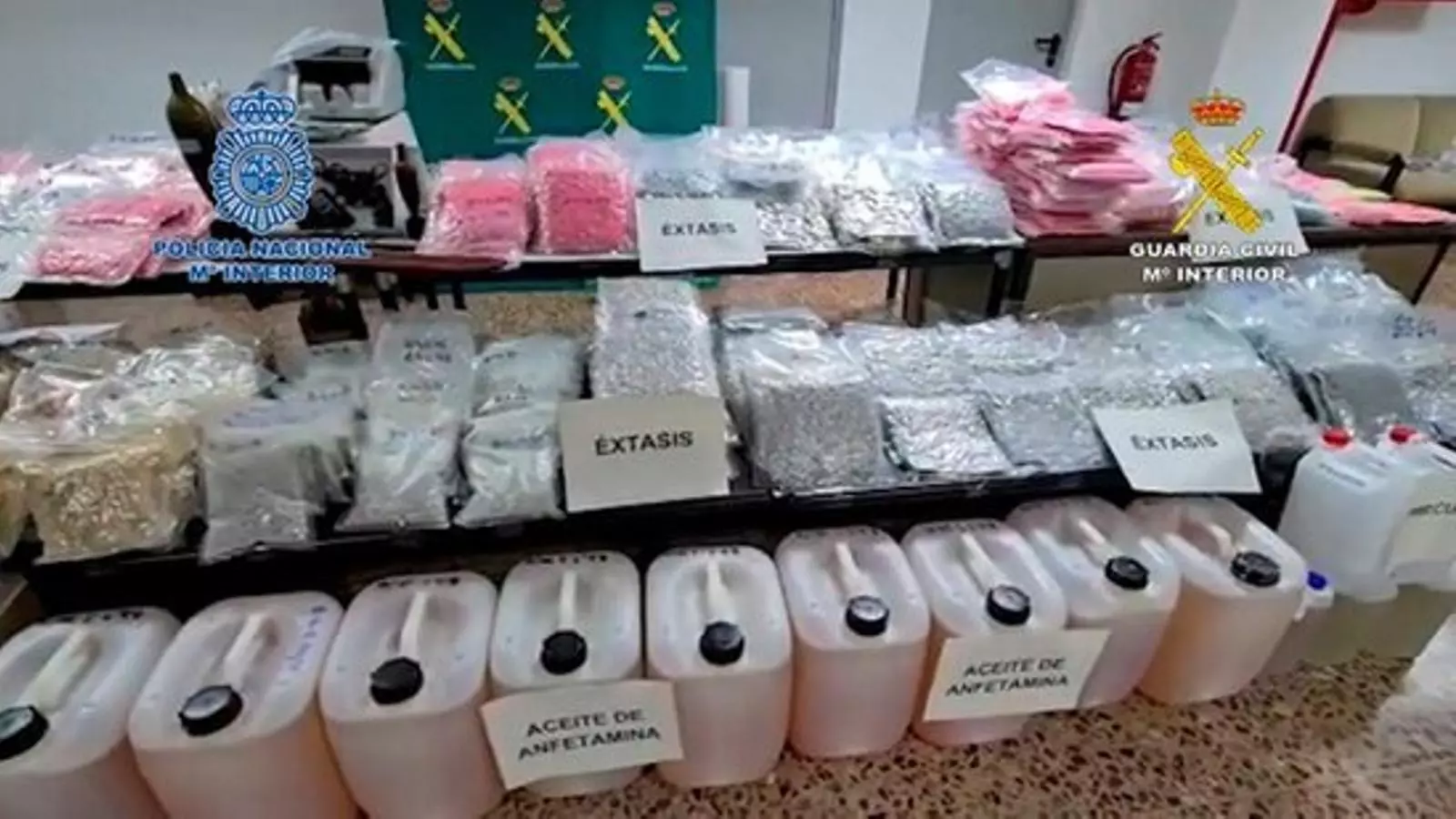 Part de la droga intervinguda i del material per produir-la