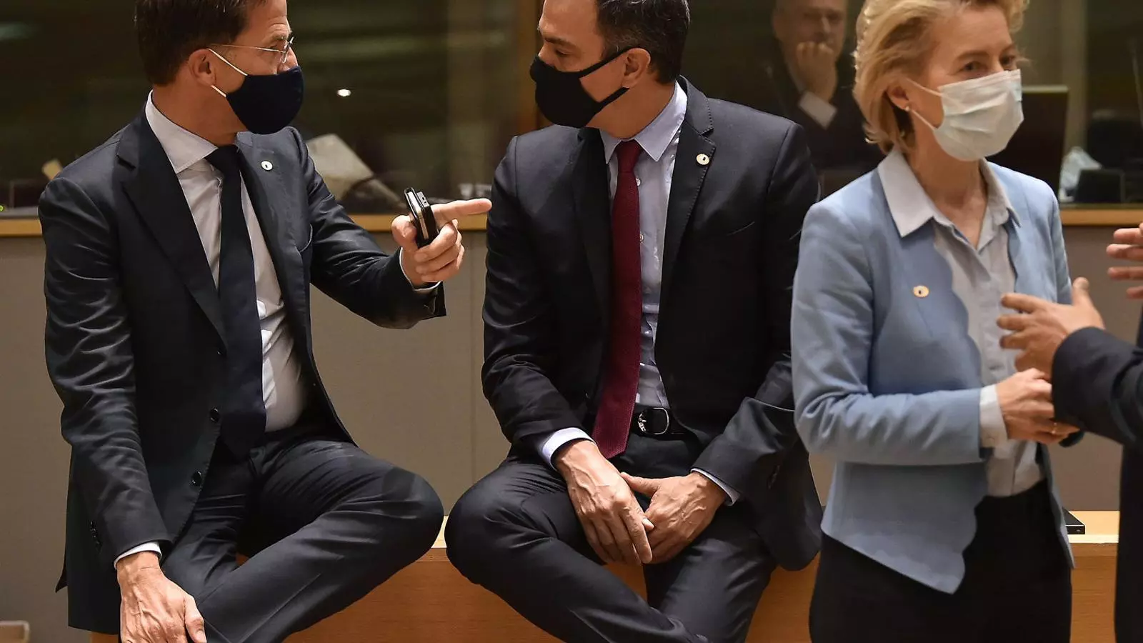 El primer ministre holandès, Mark Rutte, amb Pedro Sánchez i la presidenta de la Comissió, Ursula von der Leyen.