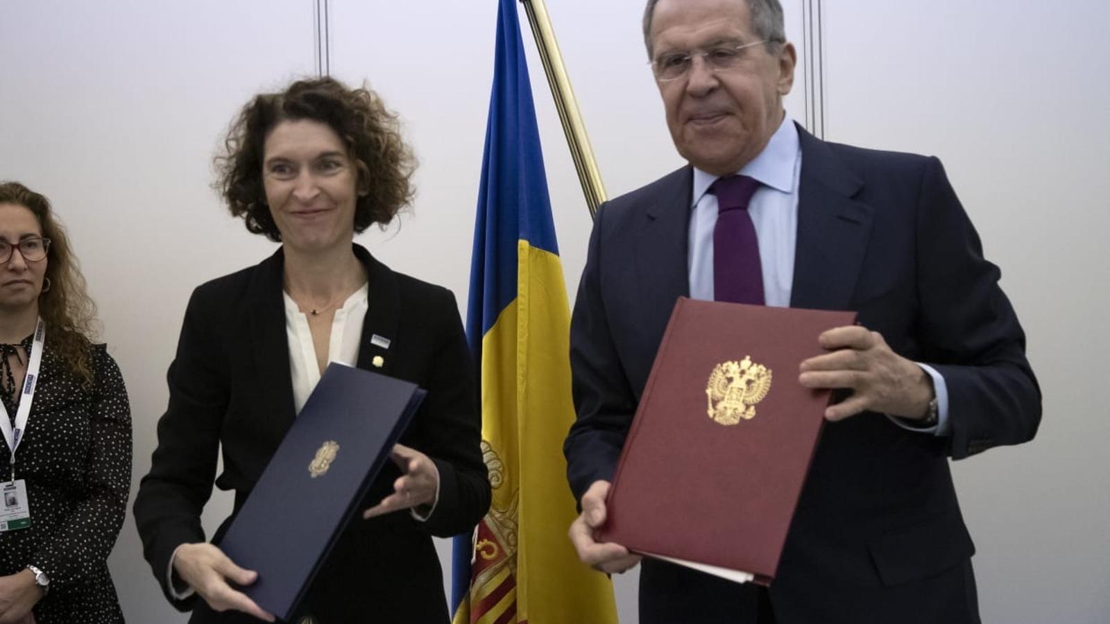 aria Ubach amb Sergei Lavrov, amb qui ha signat el conveni amb Rússia. / SFG