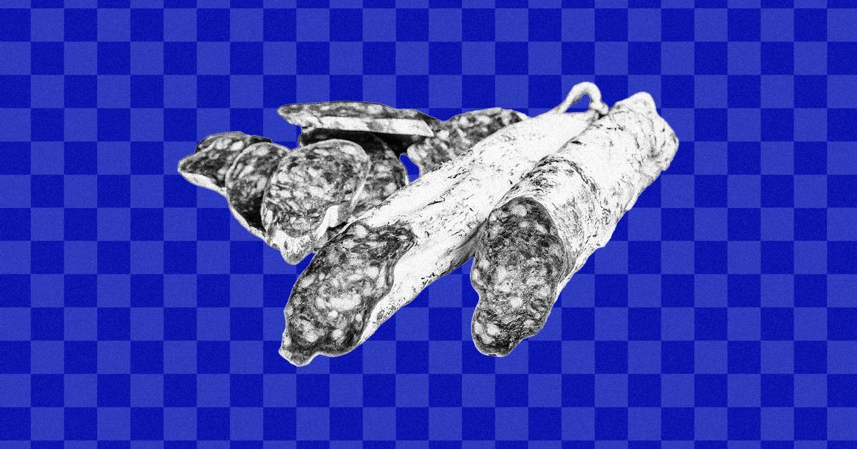 És un conservant que fa servir la indústria alimentària per produir embotits idèntics, estàndards i de textura tendra.

Per @trinigilbert