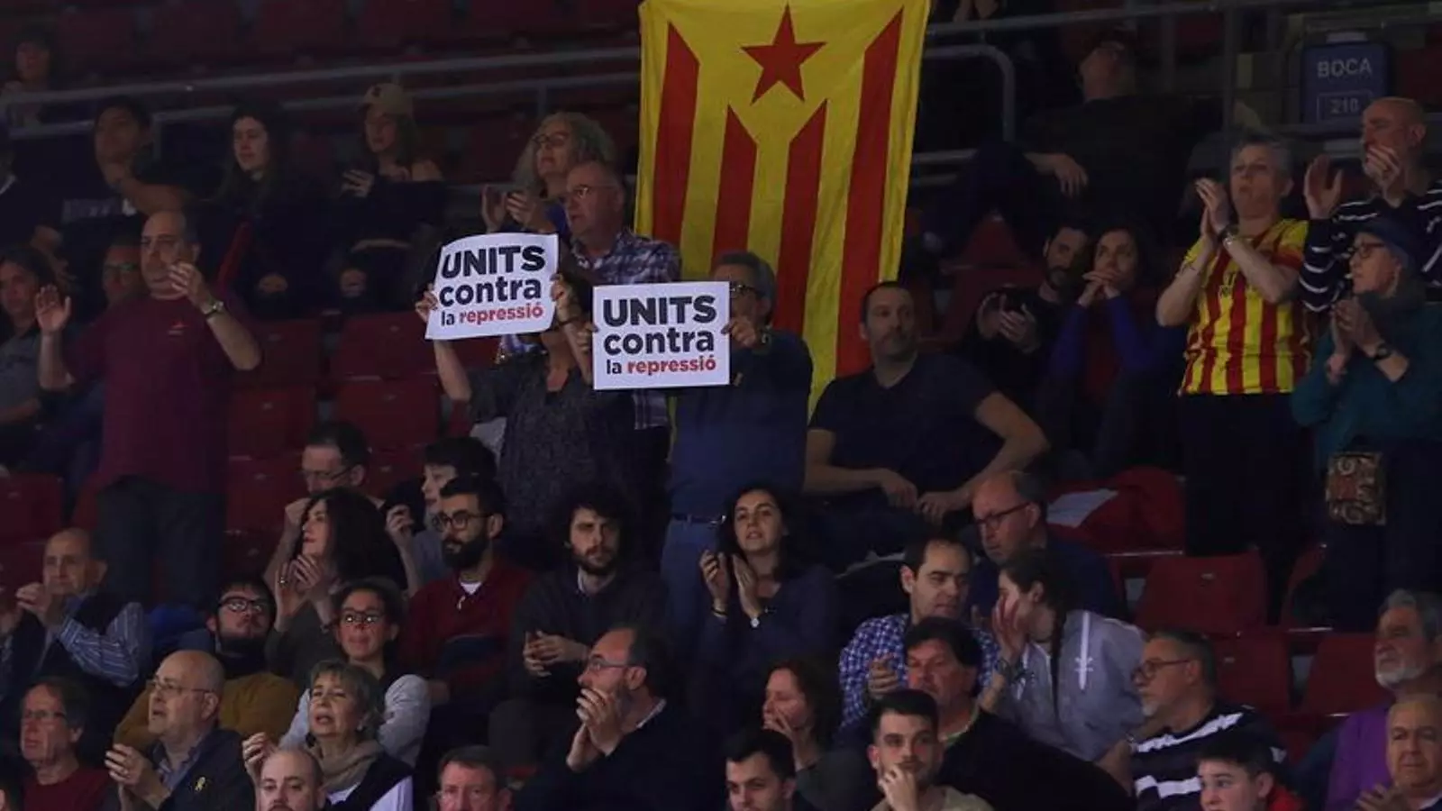 Aficionats del Barça, durant el partit contra el Baskonia