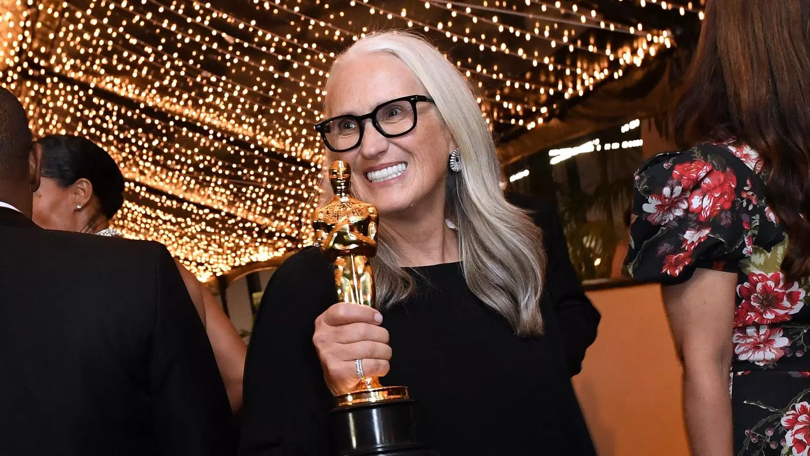 Jane Campion amb l'Oscar a la millor direcció per 'El poder del perro'
