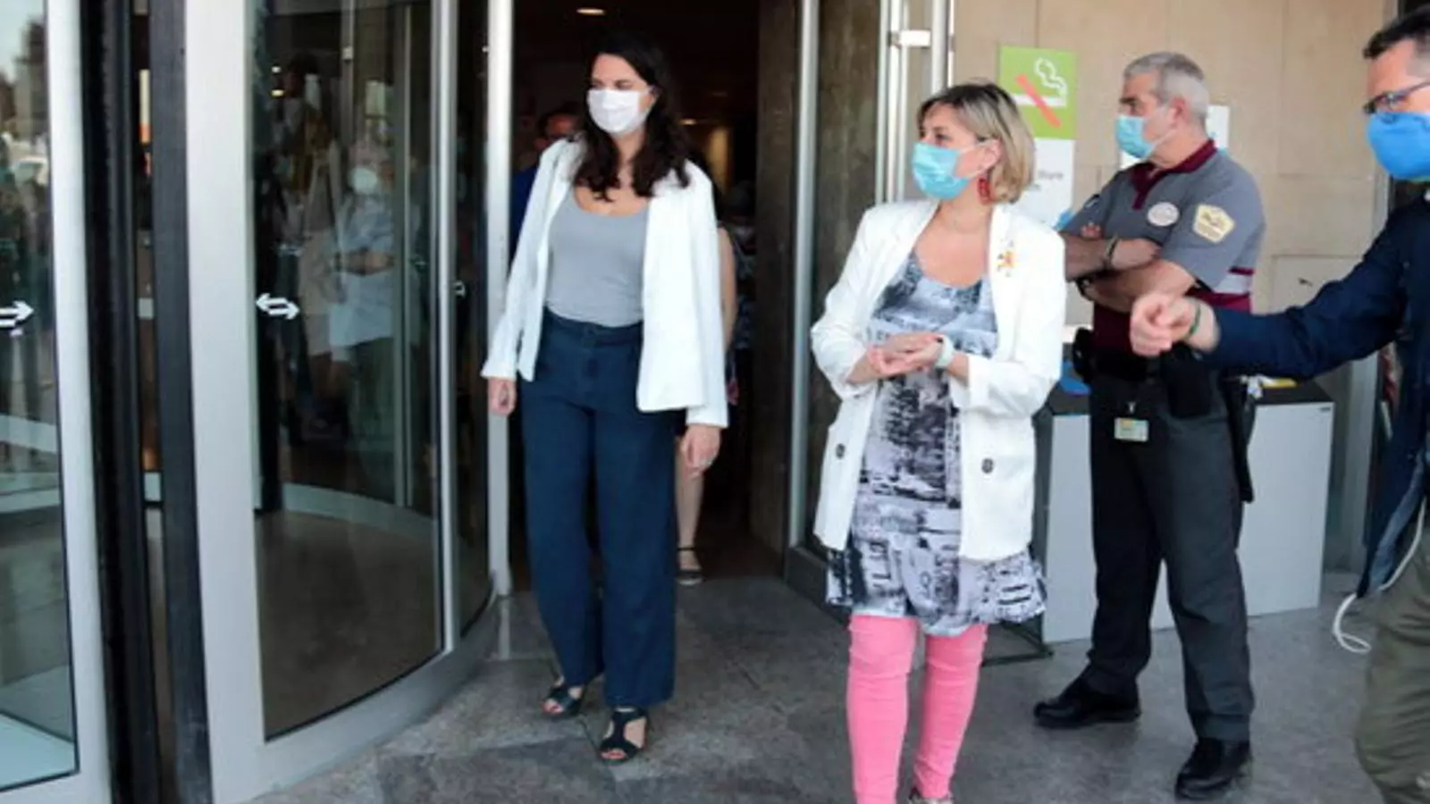 La consellera de Salut, Alba Vergés, sortint aquest divendres de l'Hospital Arnau de Vilanova de Lleida / SALVADOR MIRET/ACN / SALVADOR MIRET / ACN